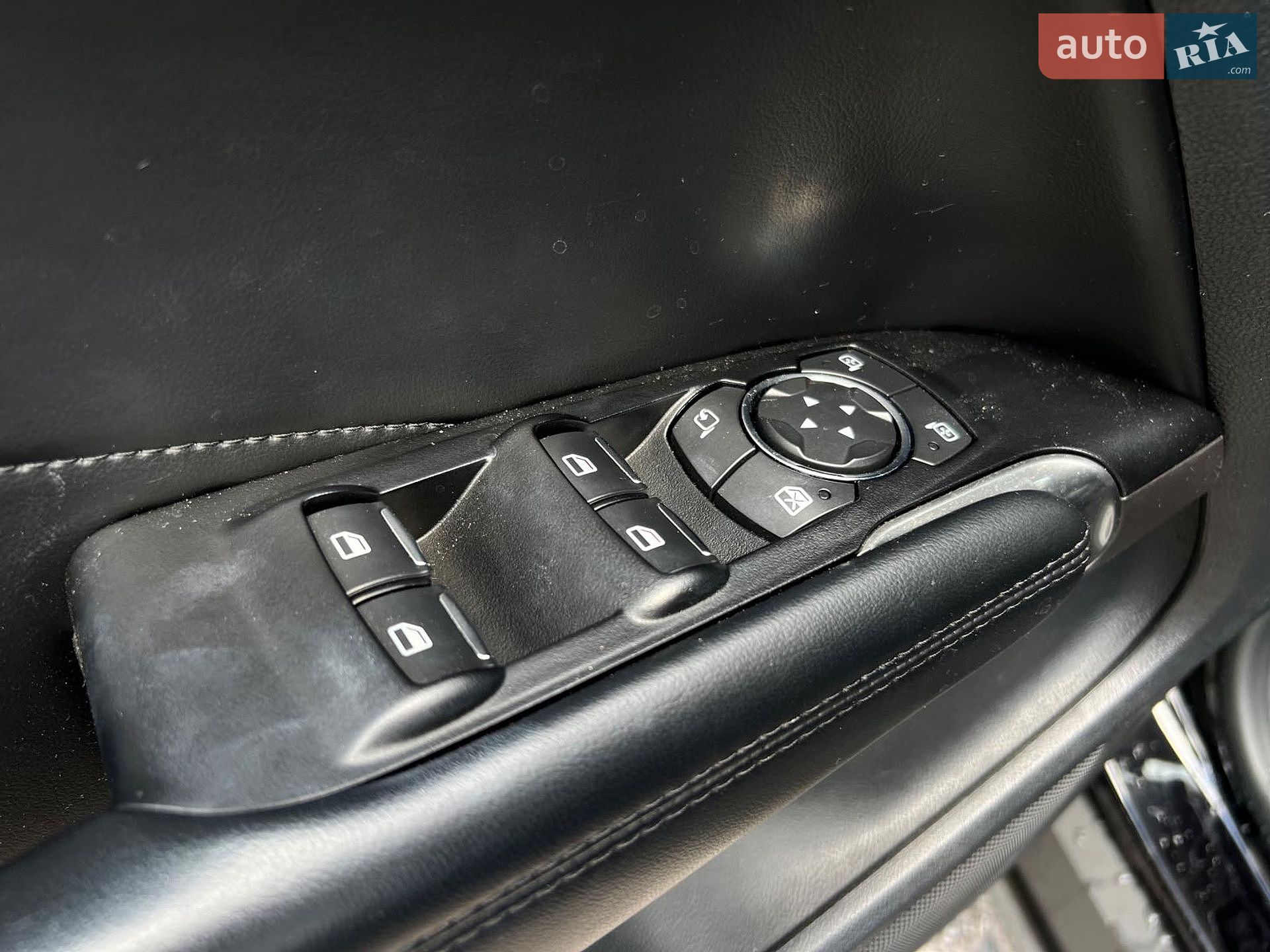 Lincoln MKC 2019 VIN 5LMCJ3D93KUL32183 фото оголошення 10 з 23