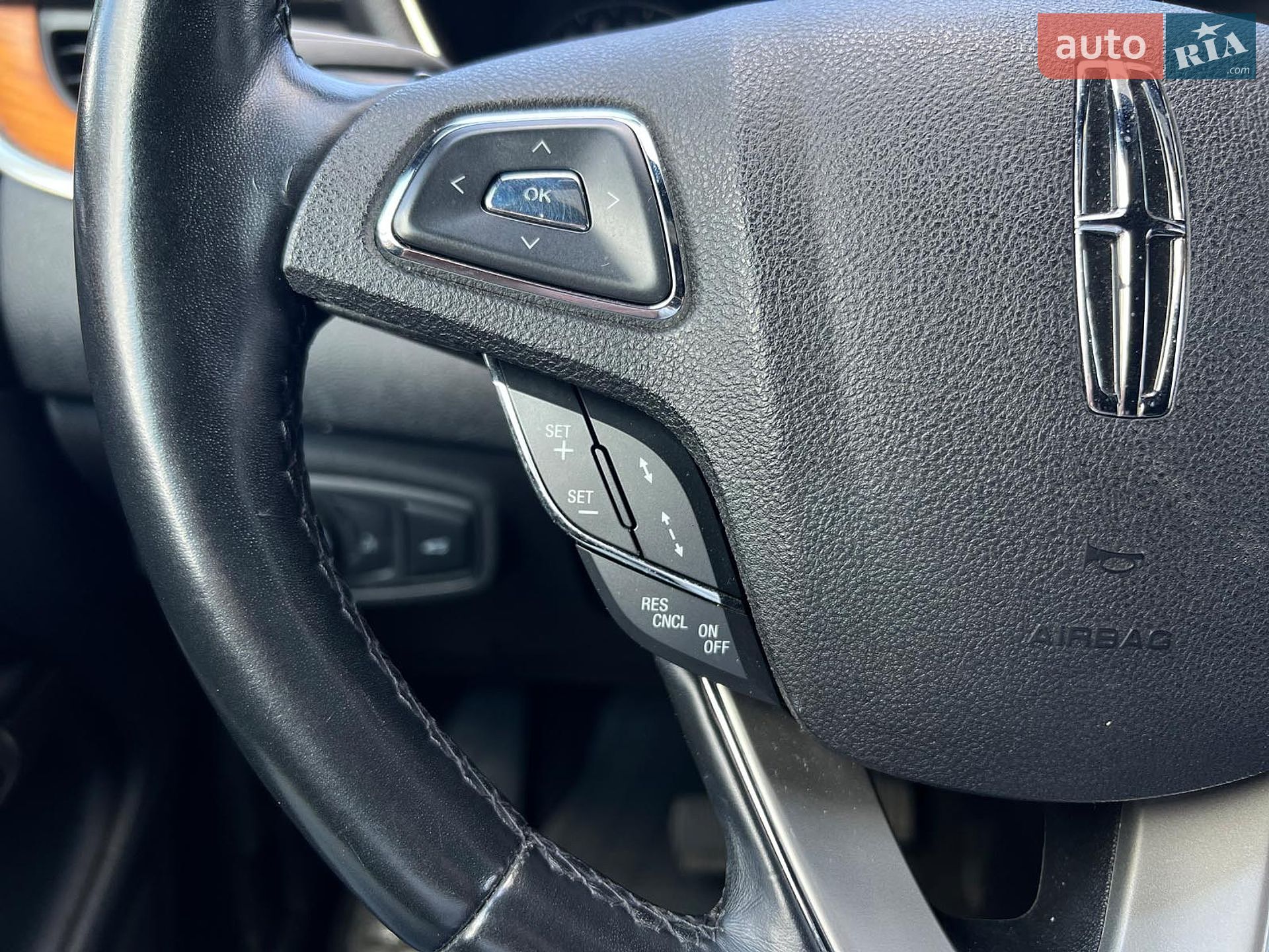 Lincoln MKC 2019 VIN 5LMCJ3D93KUL32183 фото оголошення 11 з 23