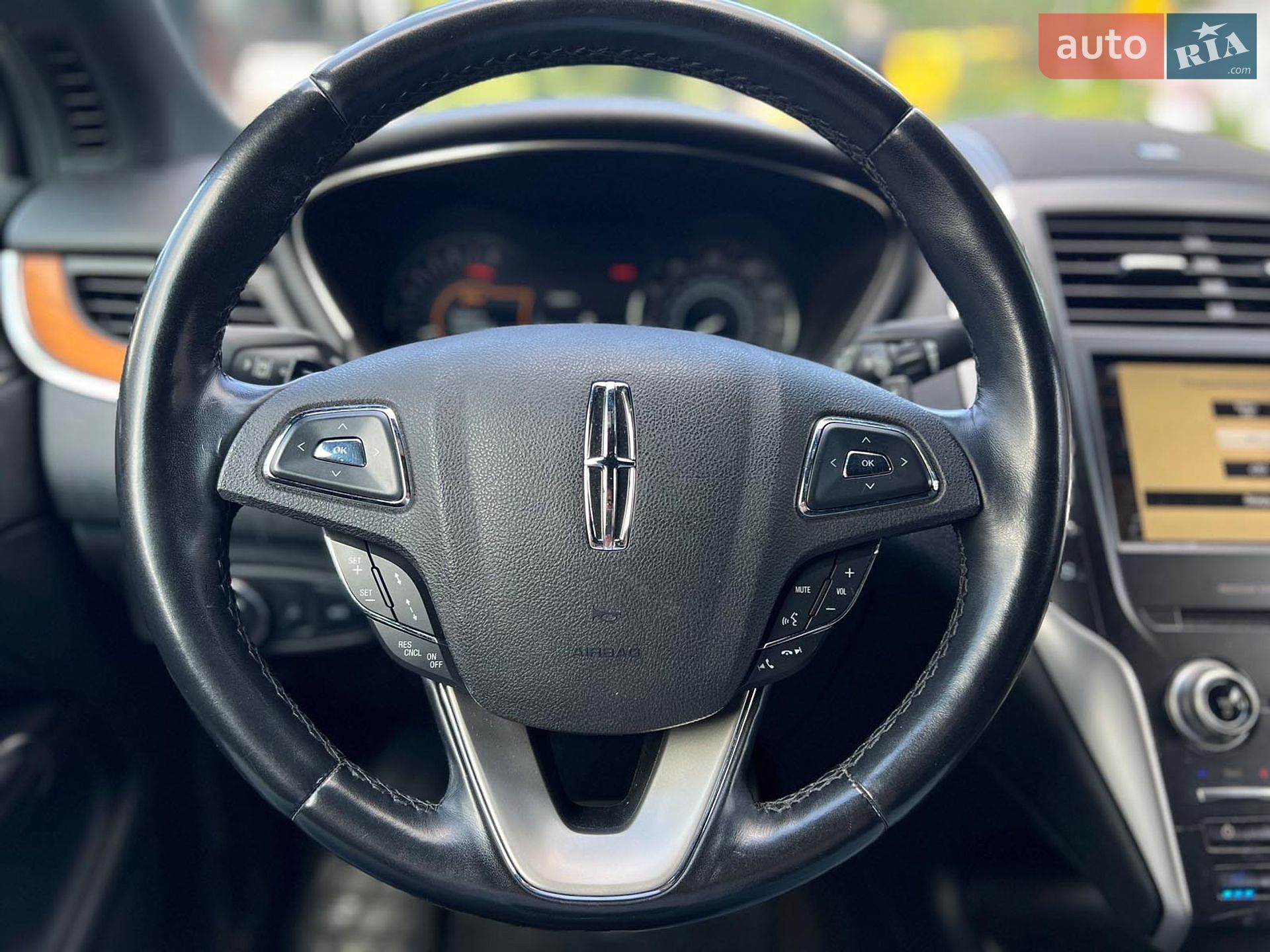 Lincoln MKC 2019 VIN 5LMCJ3D93KUL32183 фото оголошення 13 з 23
