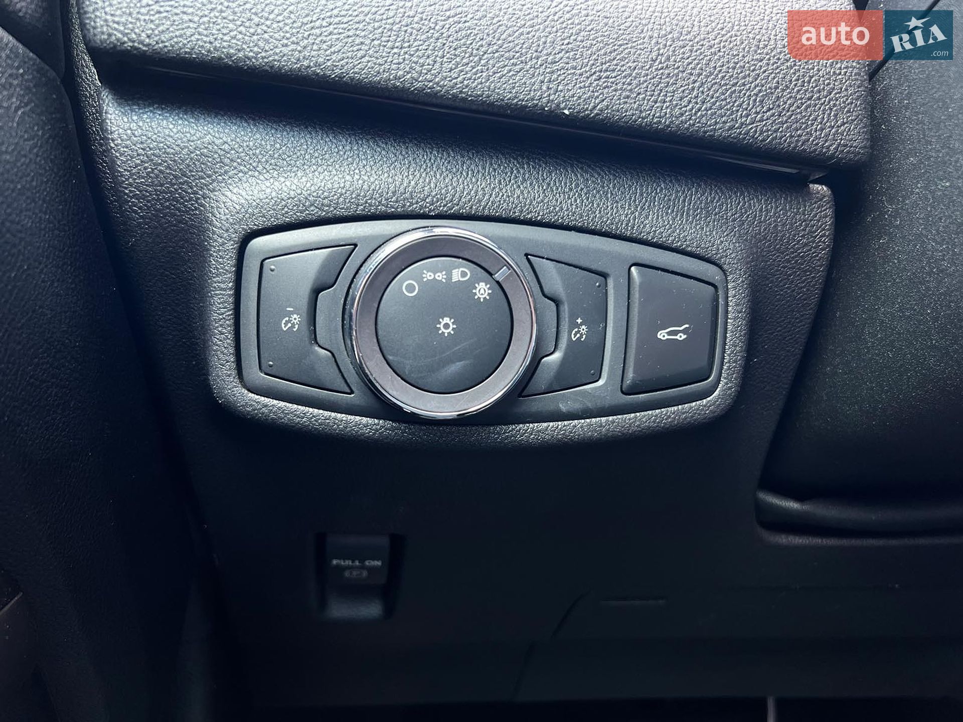 Lincoln MKC 2019 VIN 5LMCJ3D93KUL32183 фото оголошення 15 з 23