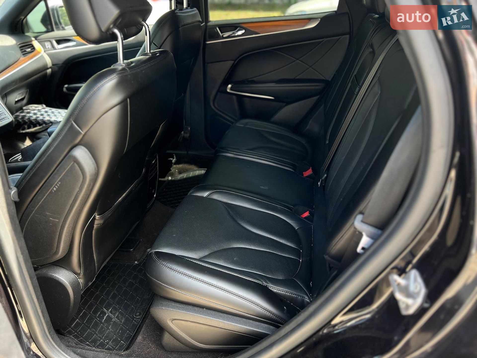 Lincoln MKC 2019 VIN 5LMCJ3D93KUL32183 фото оголошення 22 з 23