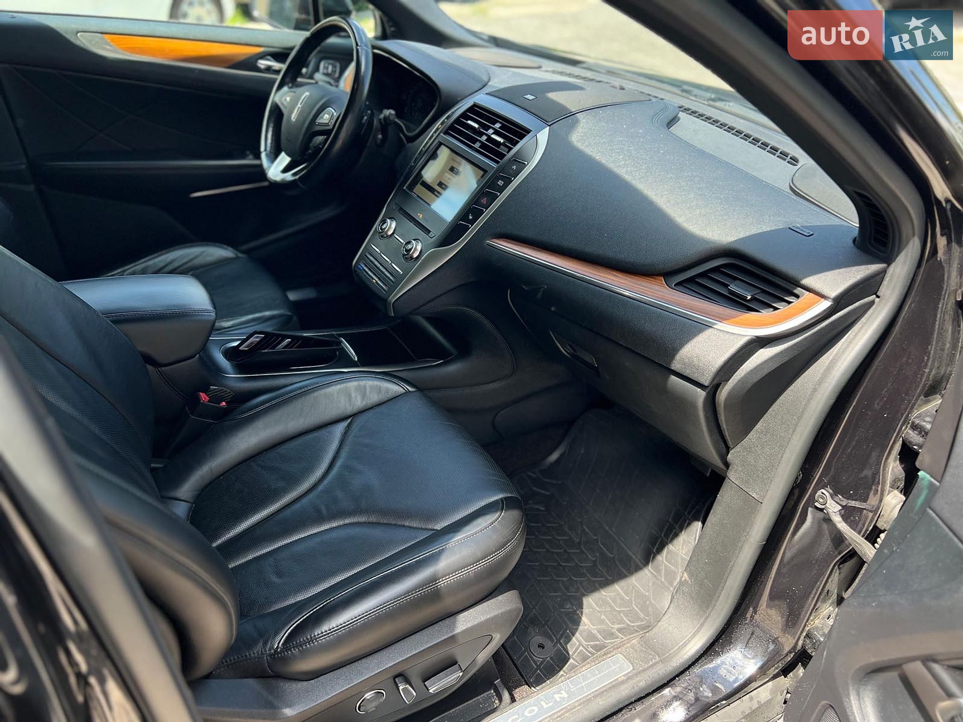 Lincoln MKC 2019 VIN 5LMCJ3D93KUL32183 фото оголошення 23 з 23