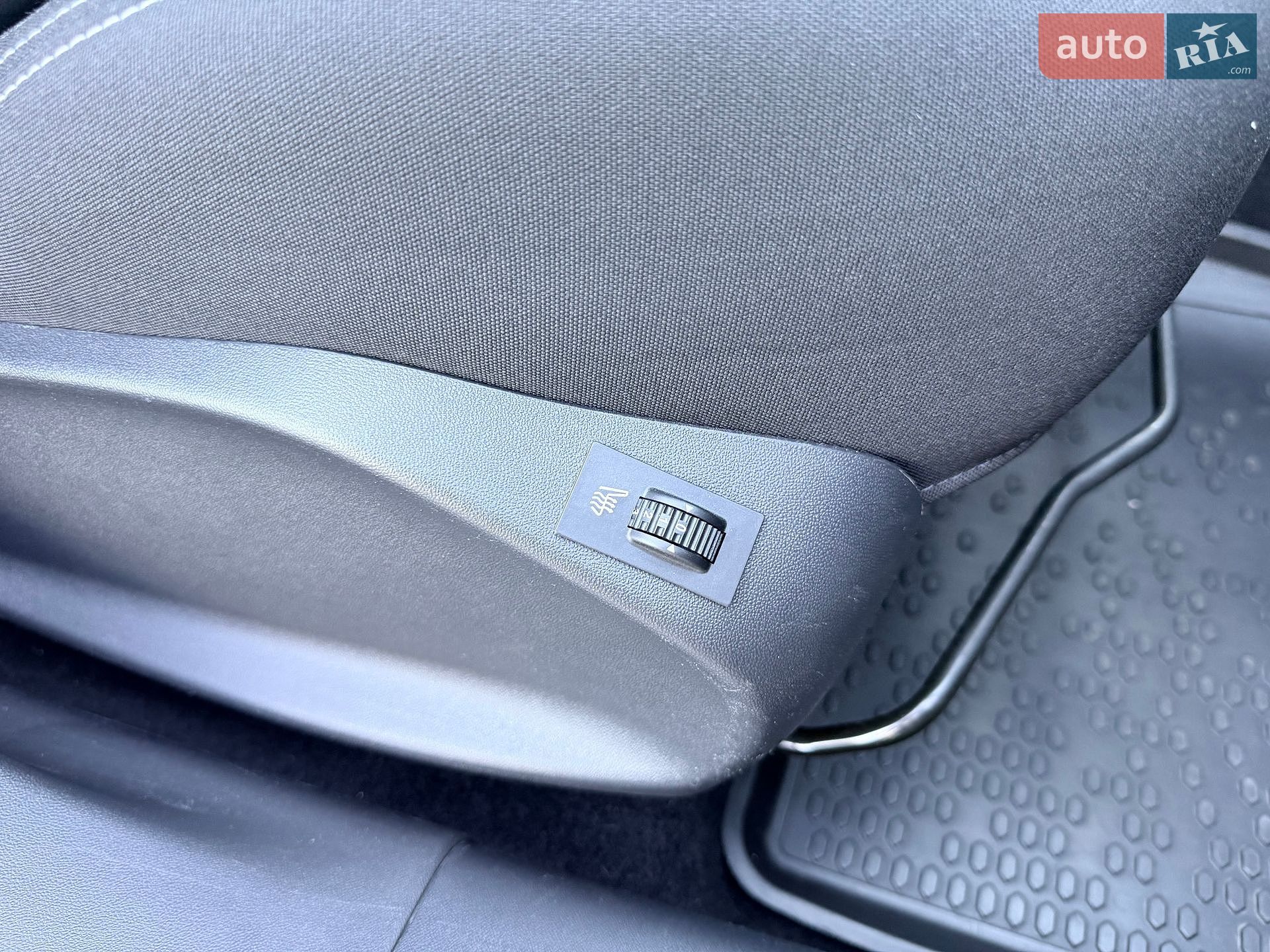 Peugeot 2008 2019 VIN VF3CUHNVTKY206869 фото оголошення 13 з 32