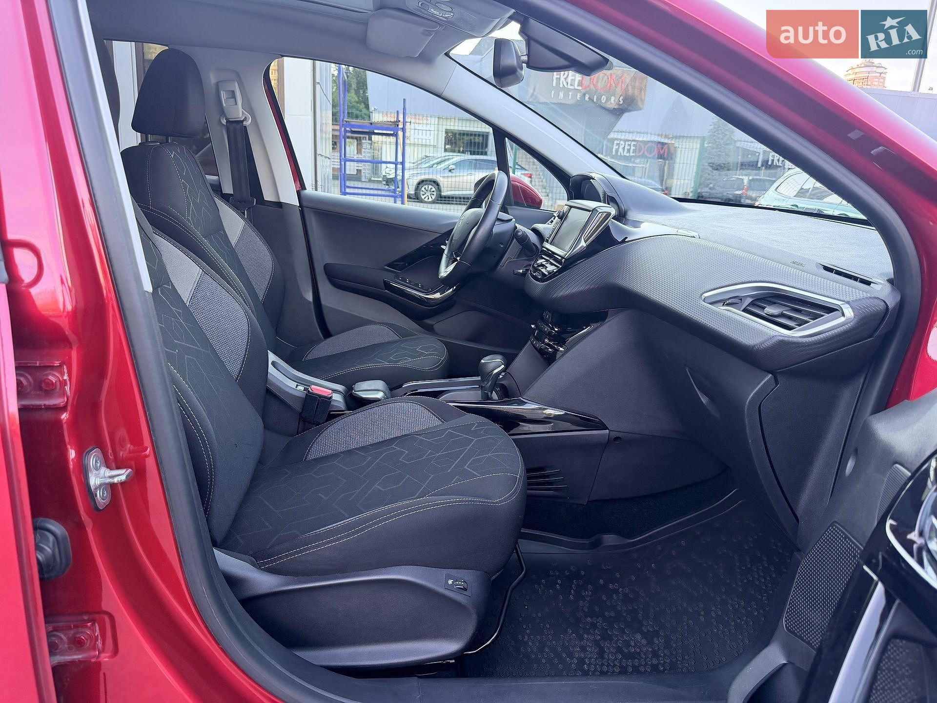 Peugeot 2008 2019 VIN VF3CUHNVTKY206869 фото оголошення 14 з 32