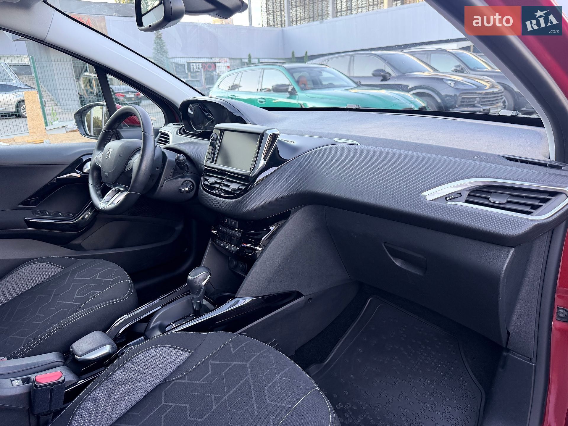 Peugeot 2008 2019 VIN VF3CUHNVTKY206869 фото оголошення 17 з 32