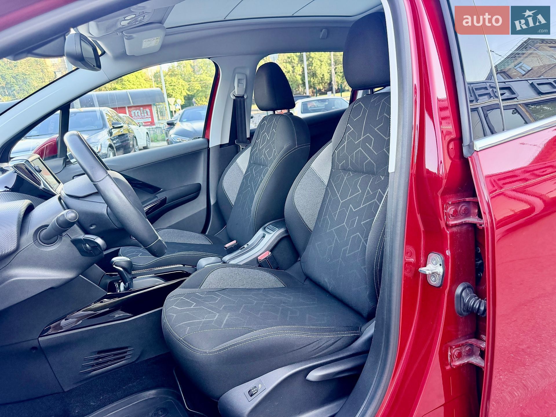 Peugeot 2008 2019 VIN VF3CUHNVTKY206869 фото оголошення 23 з 32