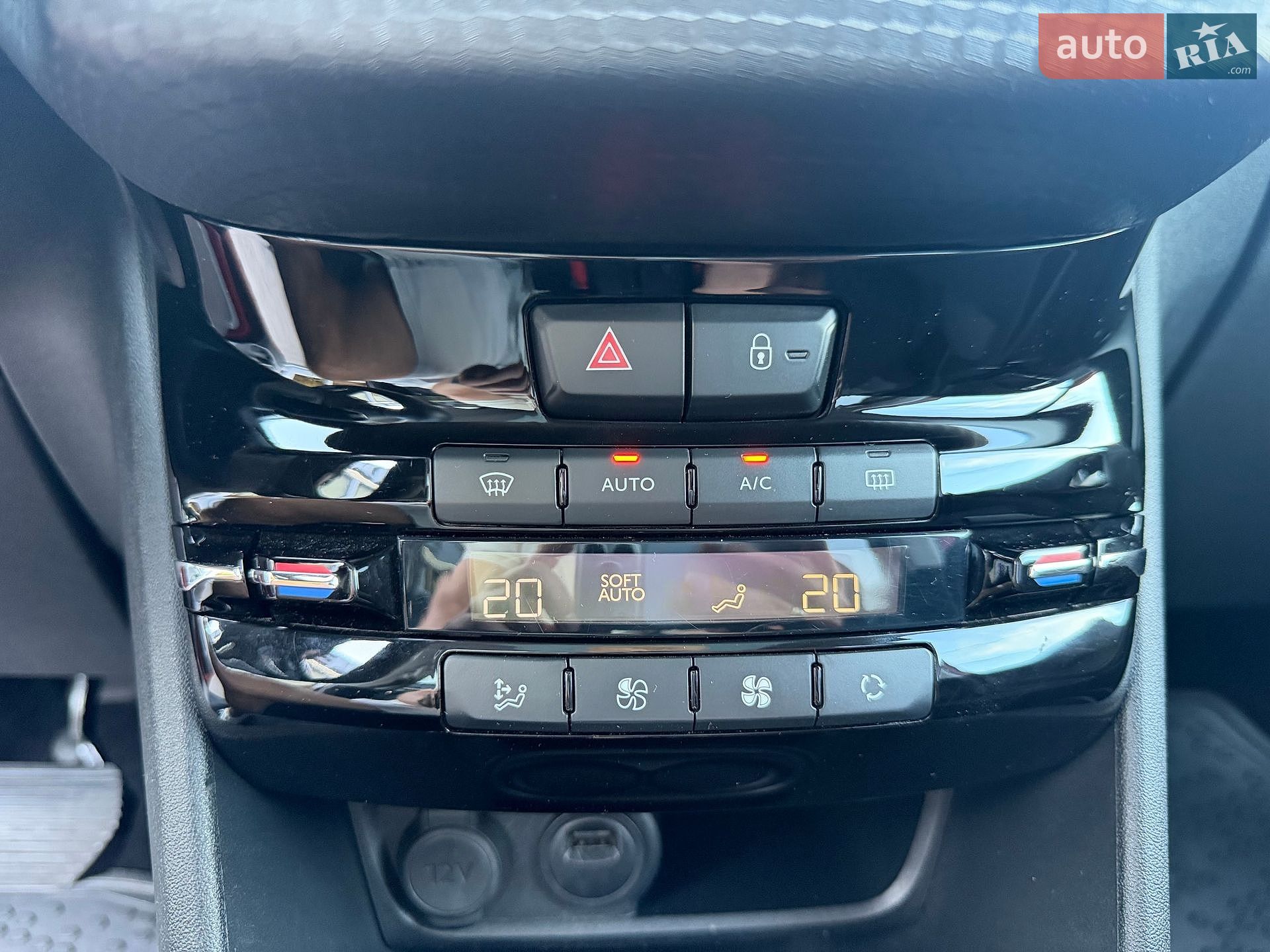 Peugeot 2008 2019 VIN VF3CUHNVTKY206869 фото оголошення 26 з 32