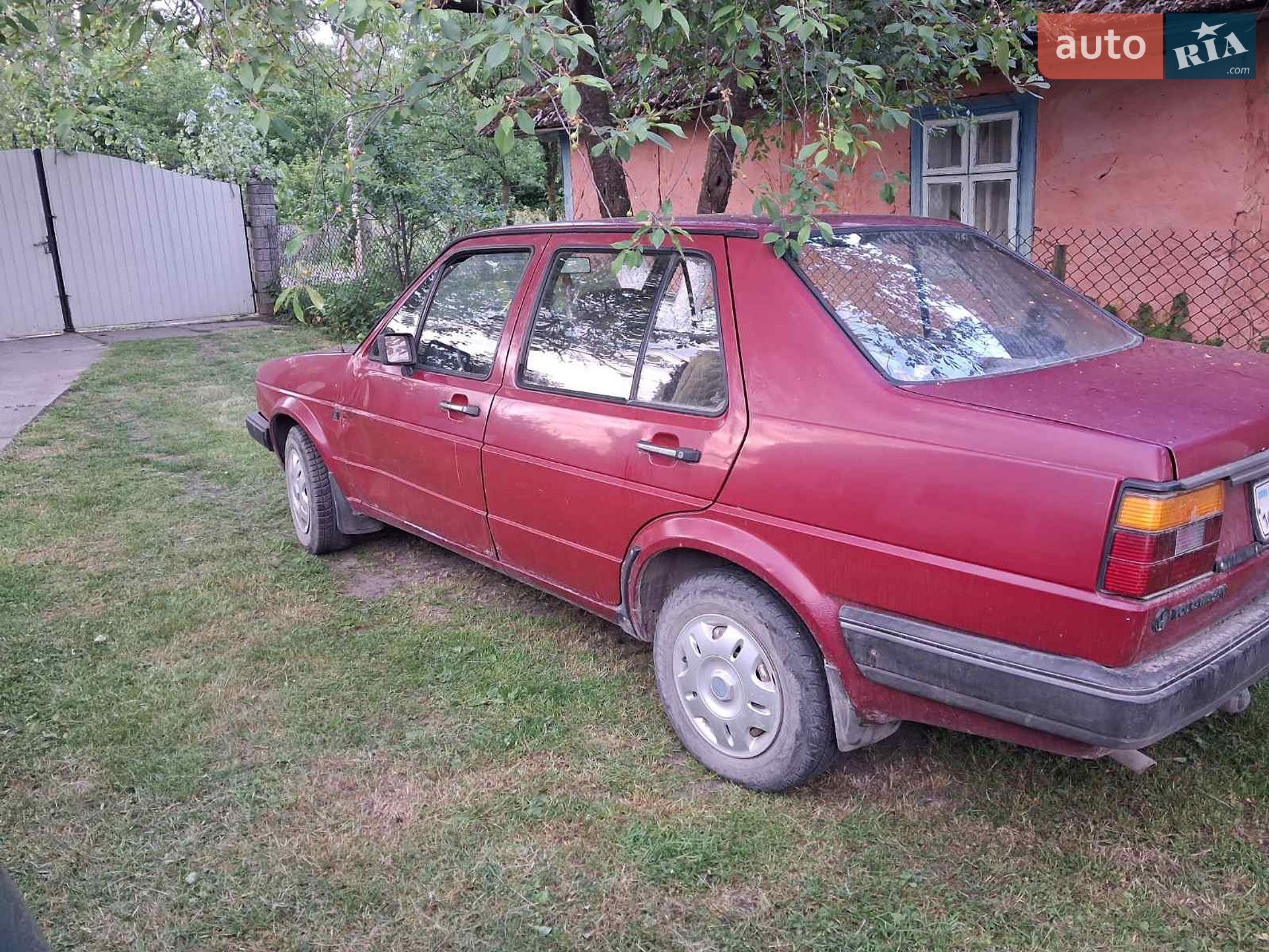Volkswagen Jetta 1985 VIN WVWZZZ16ZFW223319 фото оголошення 2 з 3
