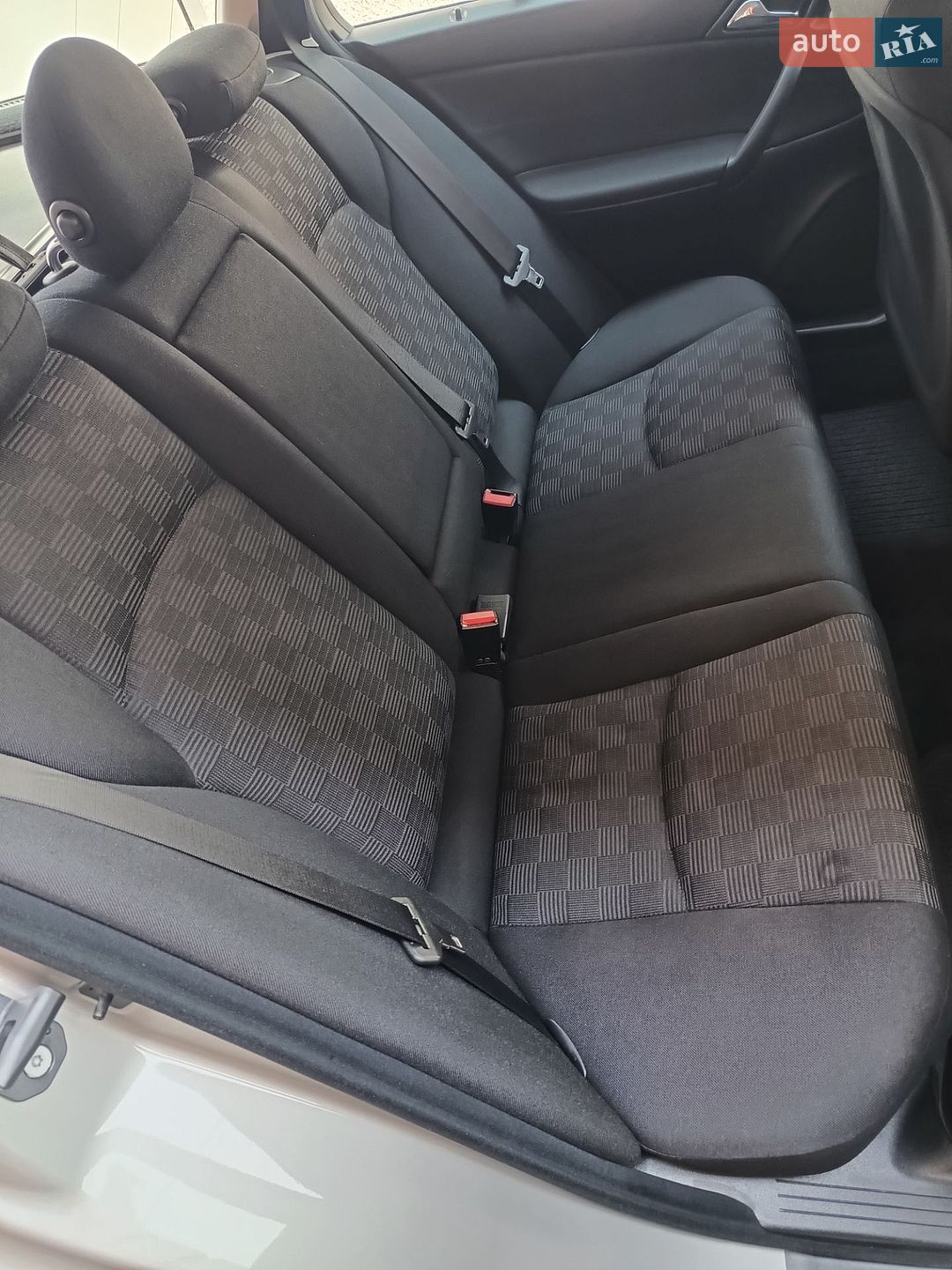 Mercedes-Benz C-Class 2004 VIN WDB2032461F667136 фото оголошення 29 з 39