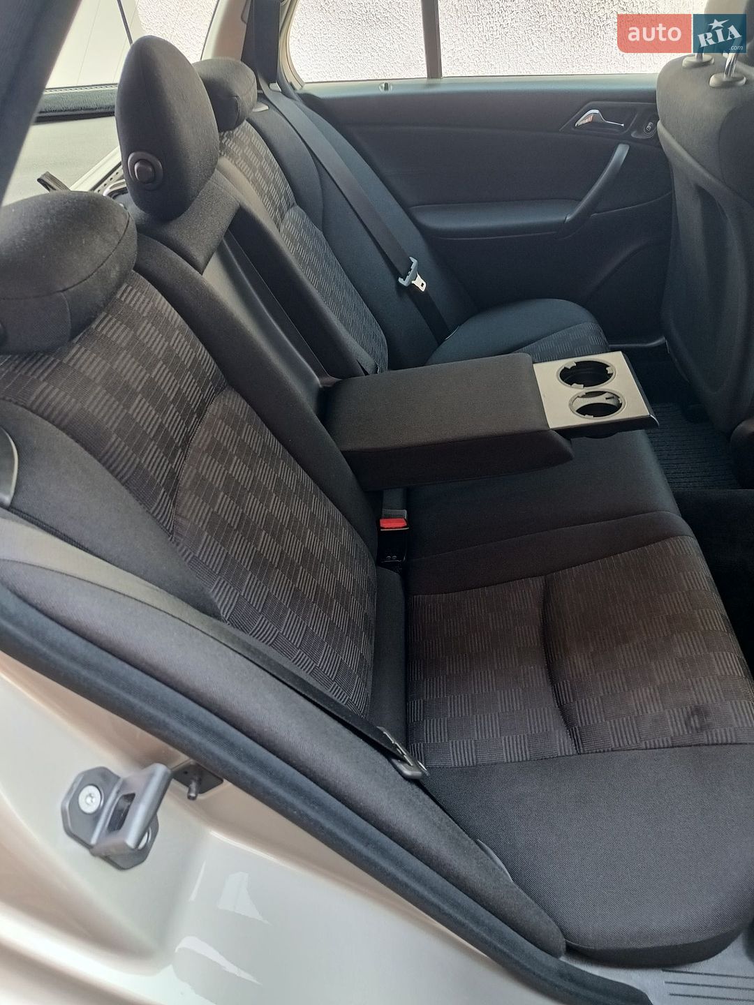Mercedes-Benz C-Class 2004 VIN WDB2032461F667136 фото оголошення 34 з 39