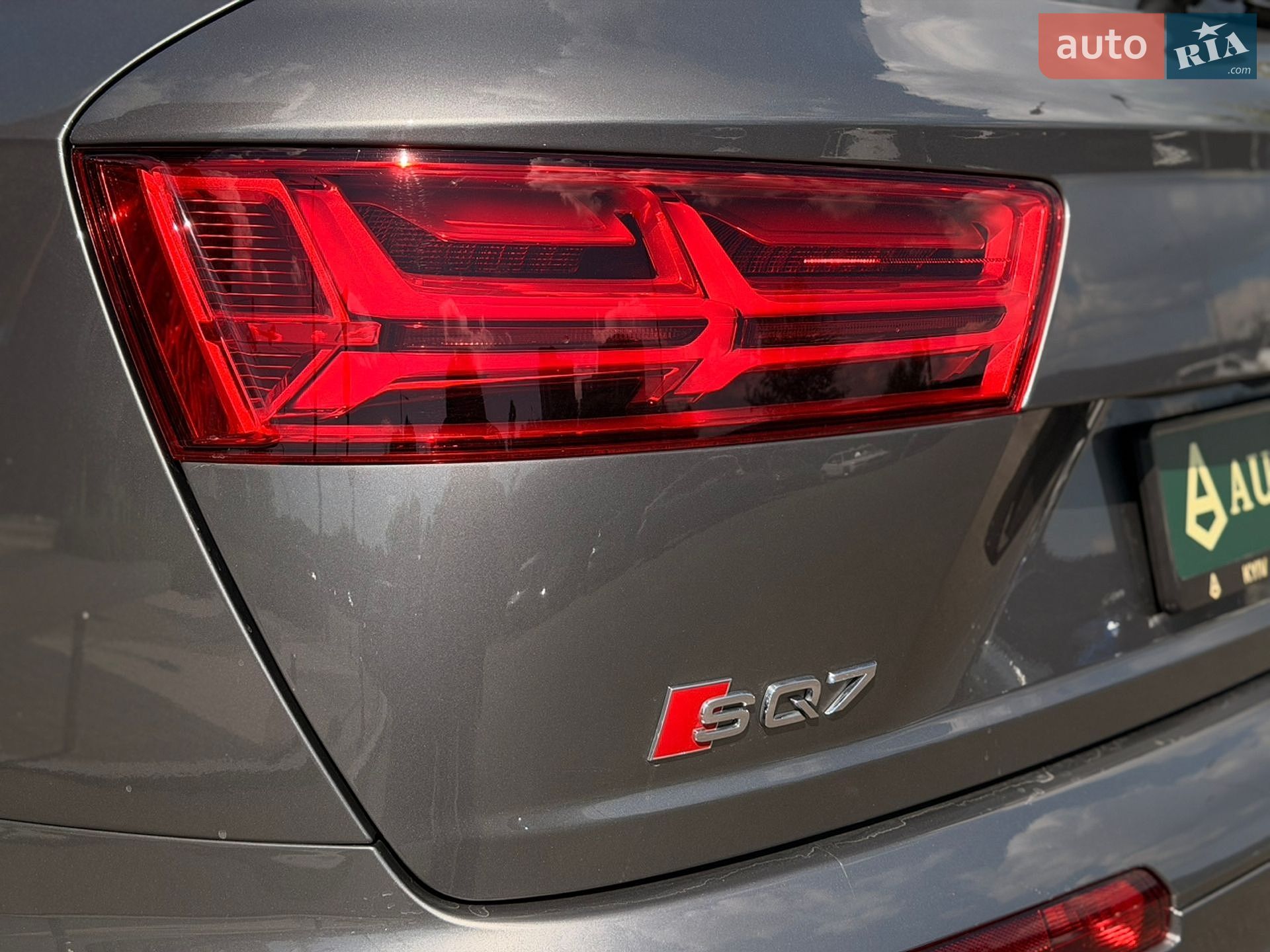Audi SQ7 2018 VIN WAUZZZ4M1JD050072 фото оголошення 10 з 38