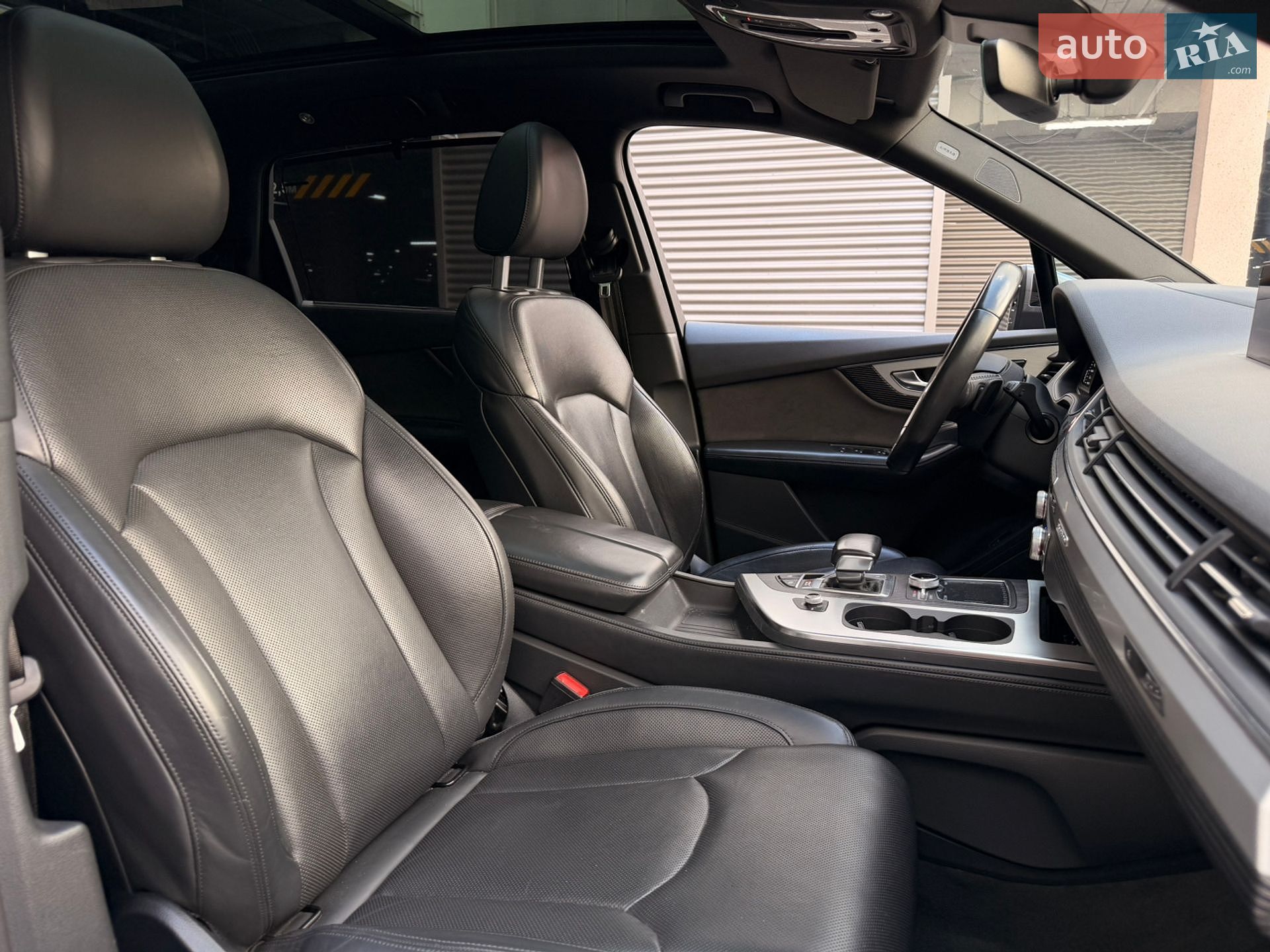 Audi SQ7 2018 VIN WAUZZZ4M1JD050072 фото оголошення 18 з 38