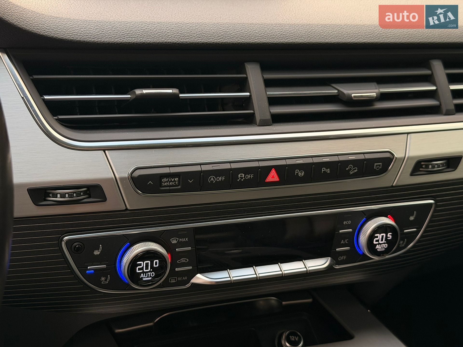 Audi SQ7 2018 VIN WAUZZZ4M1JD050072 фото оголошення 29 з 38