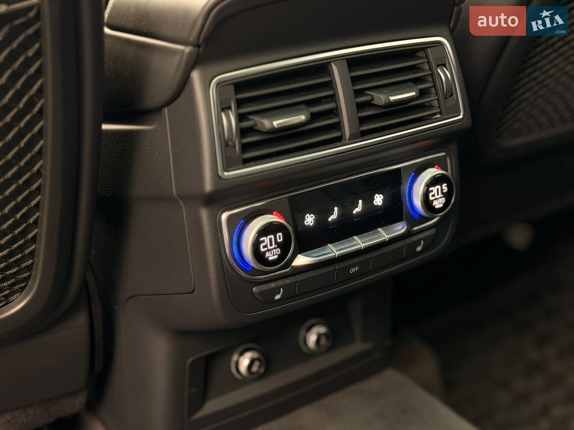 Audi SQ7 2018 VIN WAUZZZ4M1JD050072 фото оголошення 31 з 38
