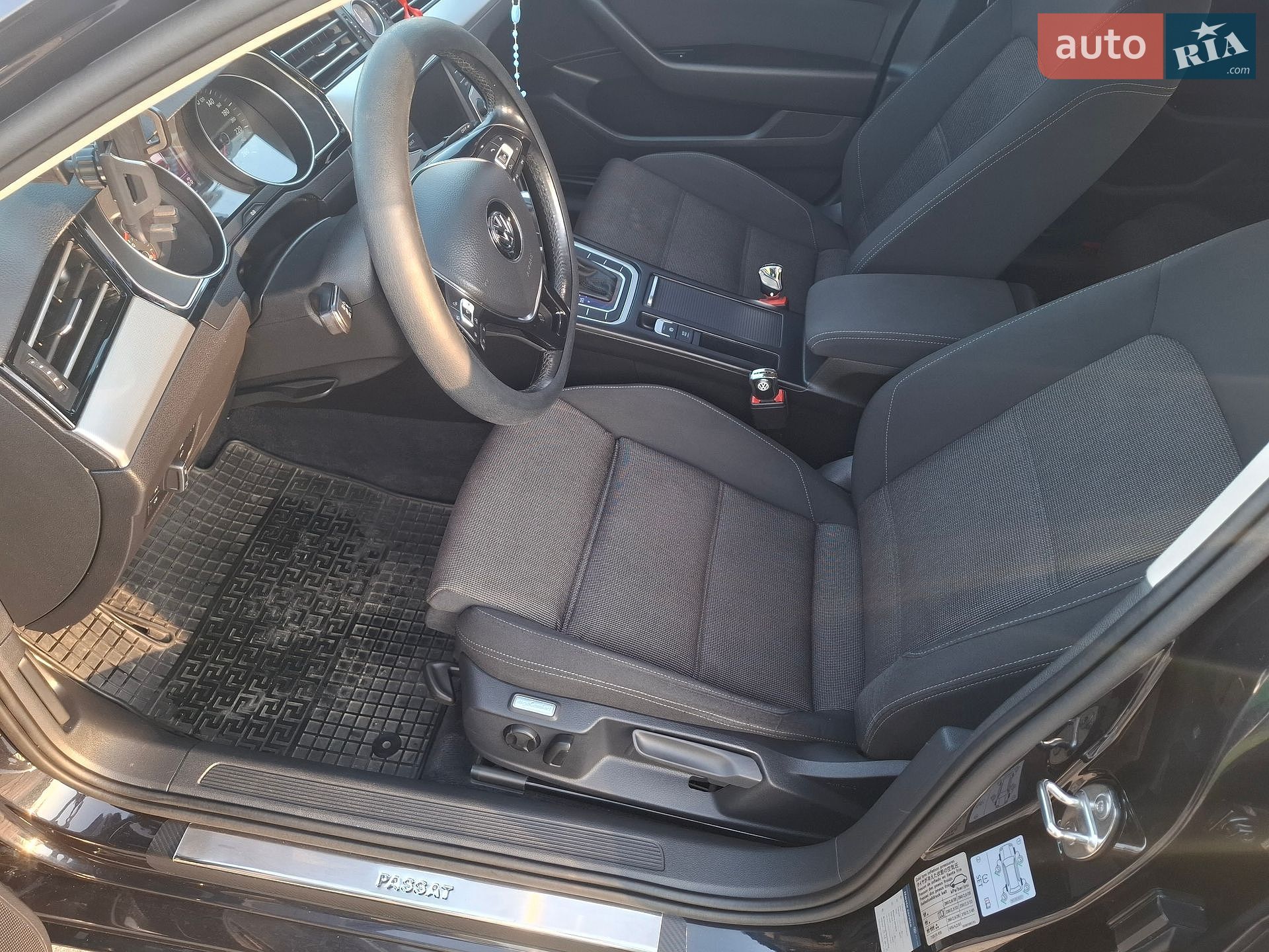 Volkswagen Passat 2017 VIN WVWZZZ3CZHE171049 фото оголошення 19 з 29