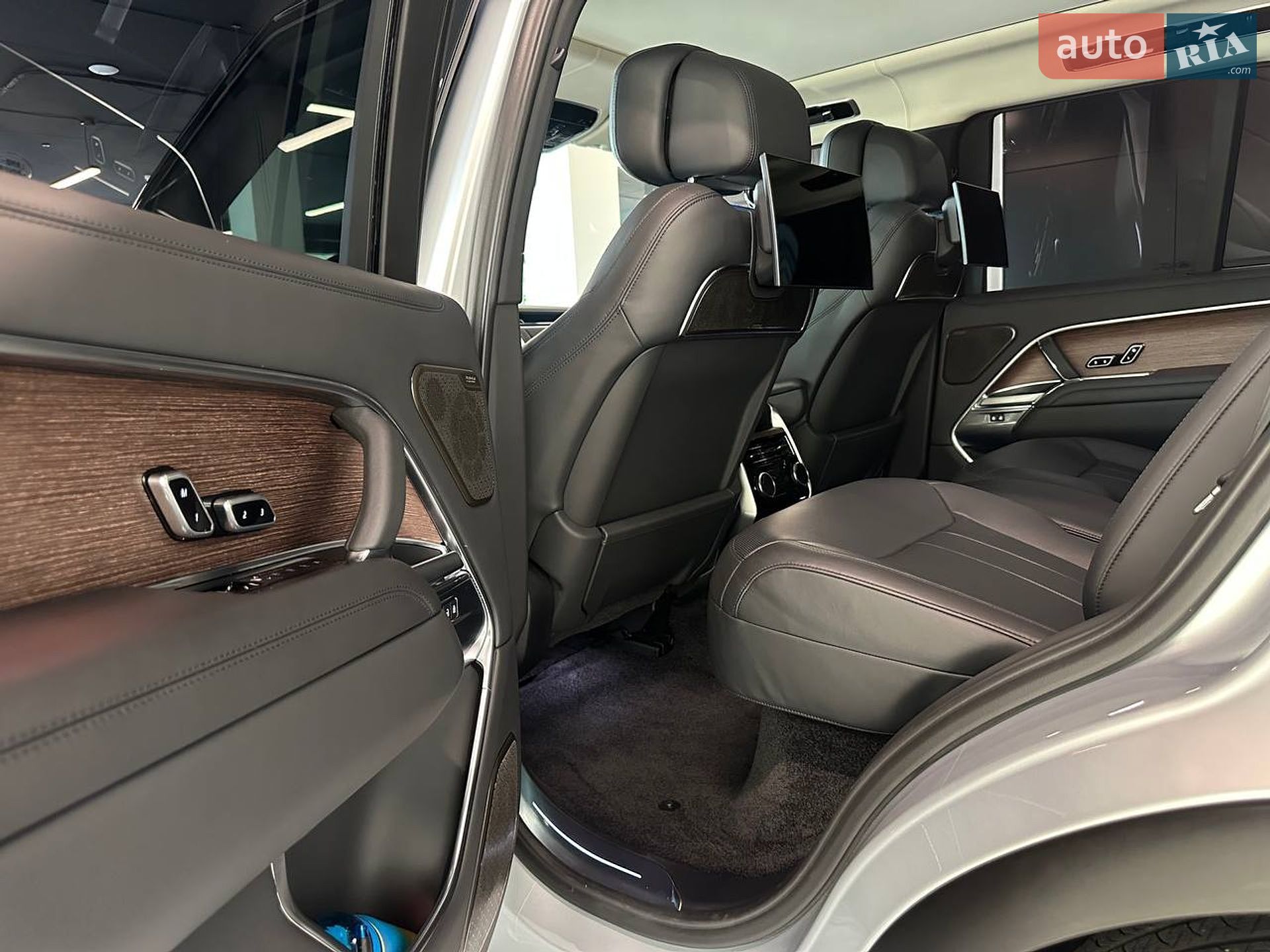Land Rover Range Rover 2024 VIN SALKA9B4XRA077081 фото оголошення 26 з 44