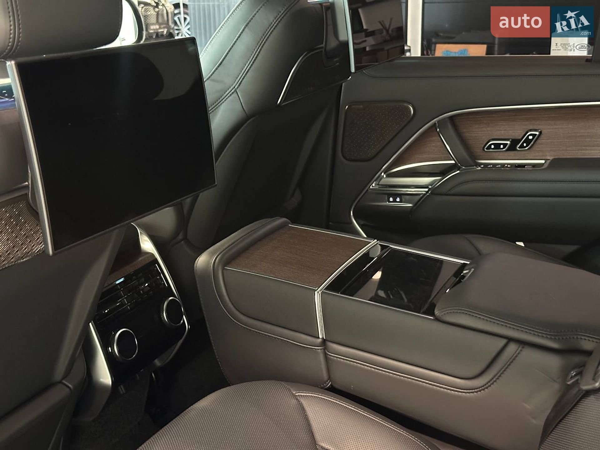 Land Rover Range Rover 2024 VIN SALKA9B4XRA077081 фото оголошення 29 з 44