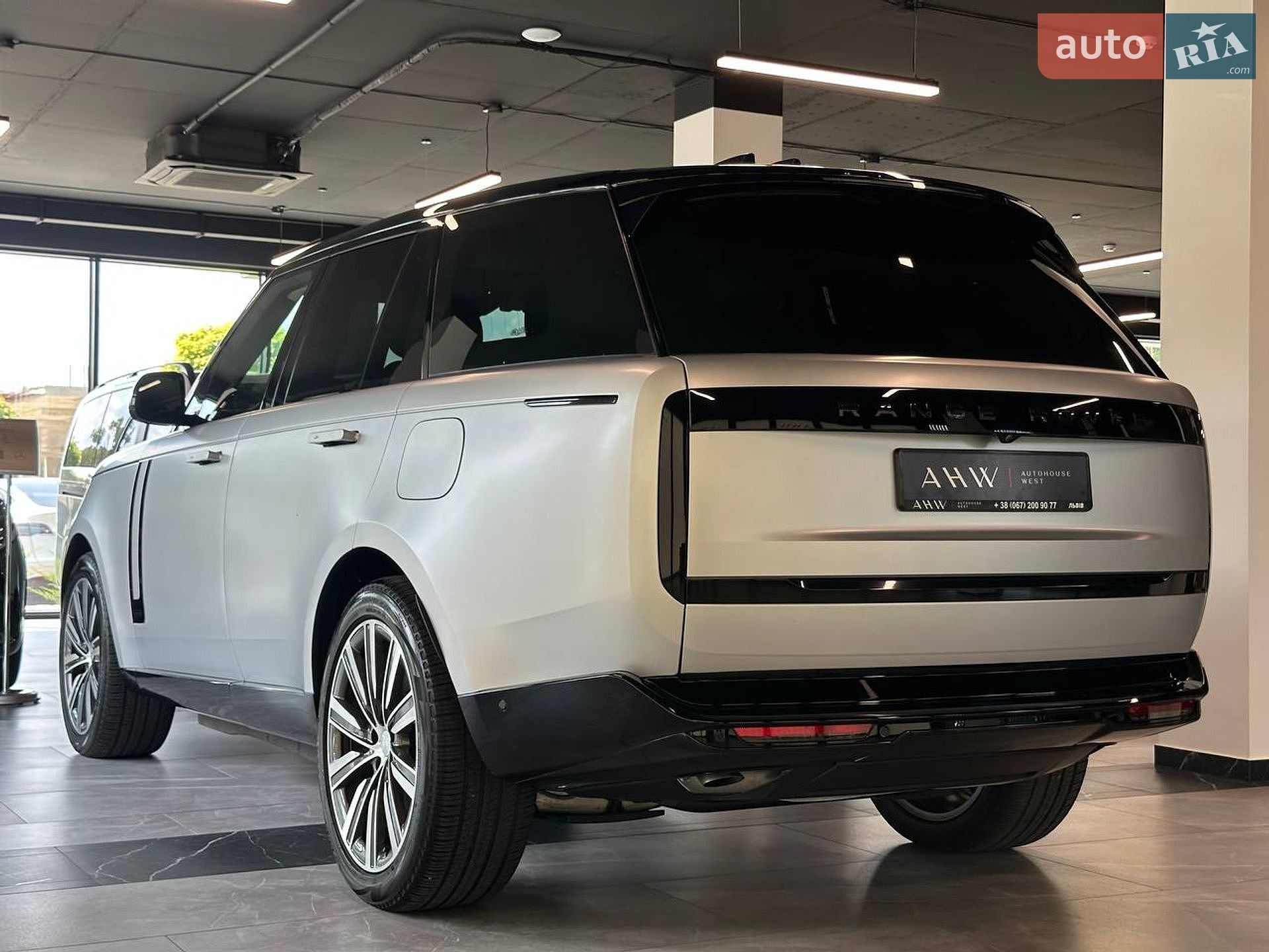 Land Rover Range Rover 2024 VIN SALKA9B4XRA077081 фото оголошення 40 з 44