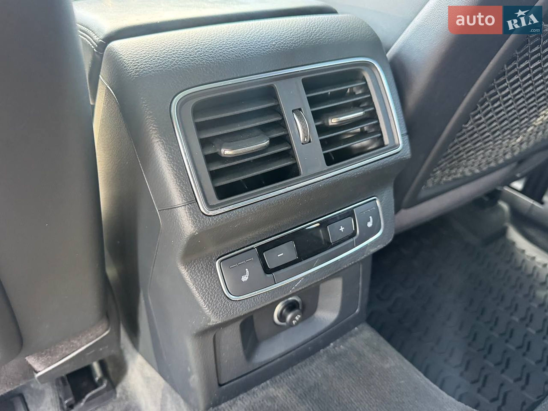 Audi SQ5 2017 VIN WA1C4AFY5J2014920 фото оголошення 23 з 36