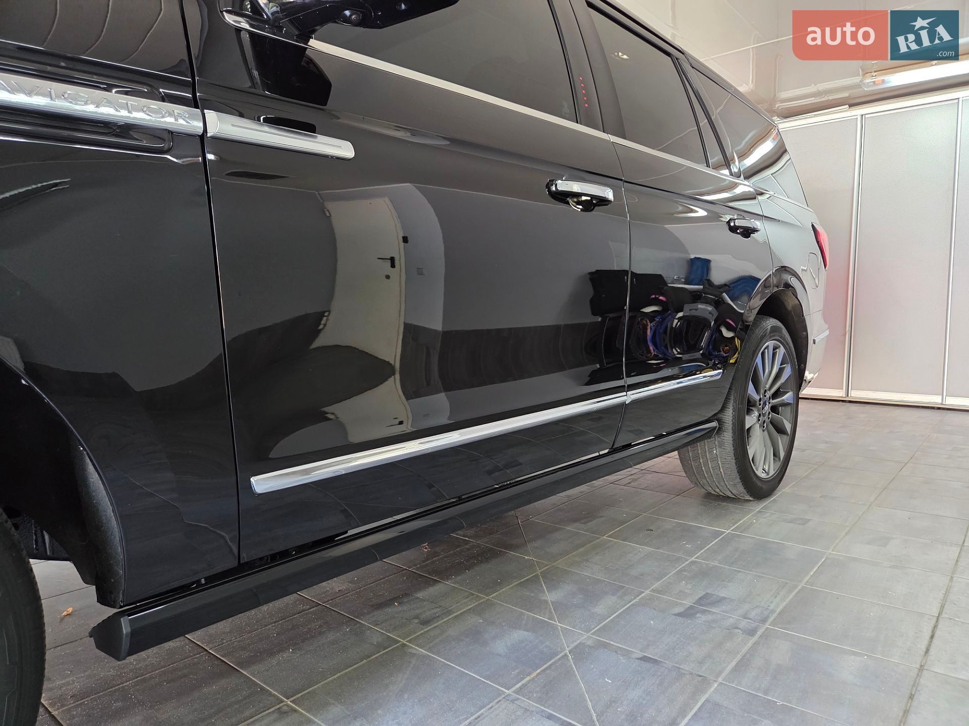 Lincoln Navigator 2019 VIN 5LMJJ2HT3KEL14607 фото оголошення 3 з 100