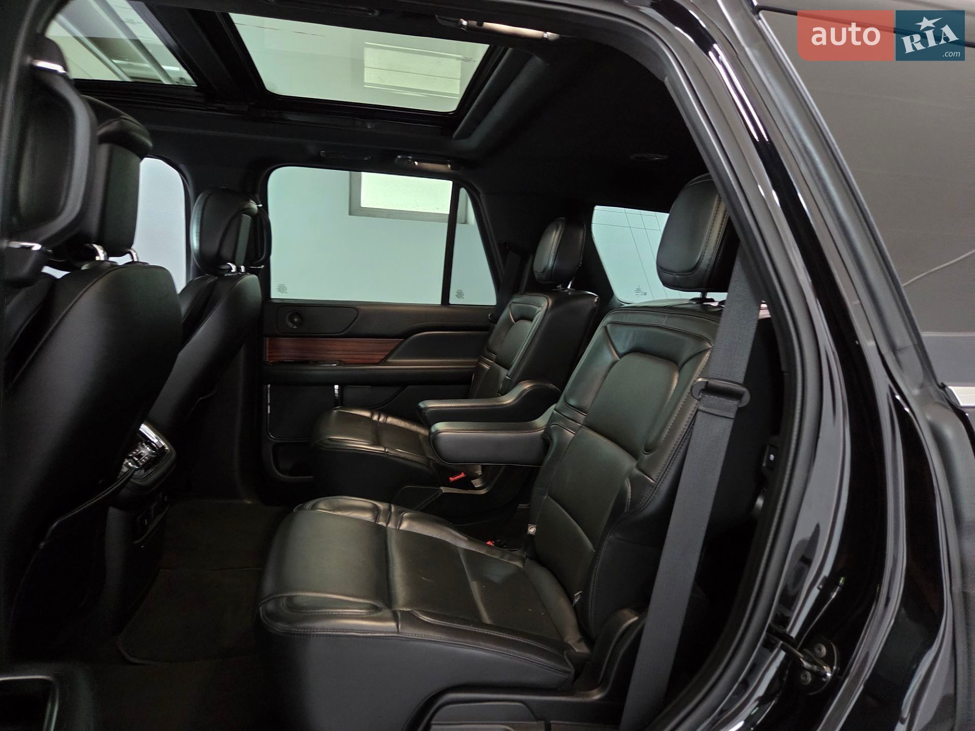 Lincoln Navigator 2019 VIN 5LMJJ2HT3KEL14607 фото оголошення 4 з 100