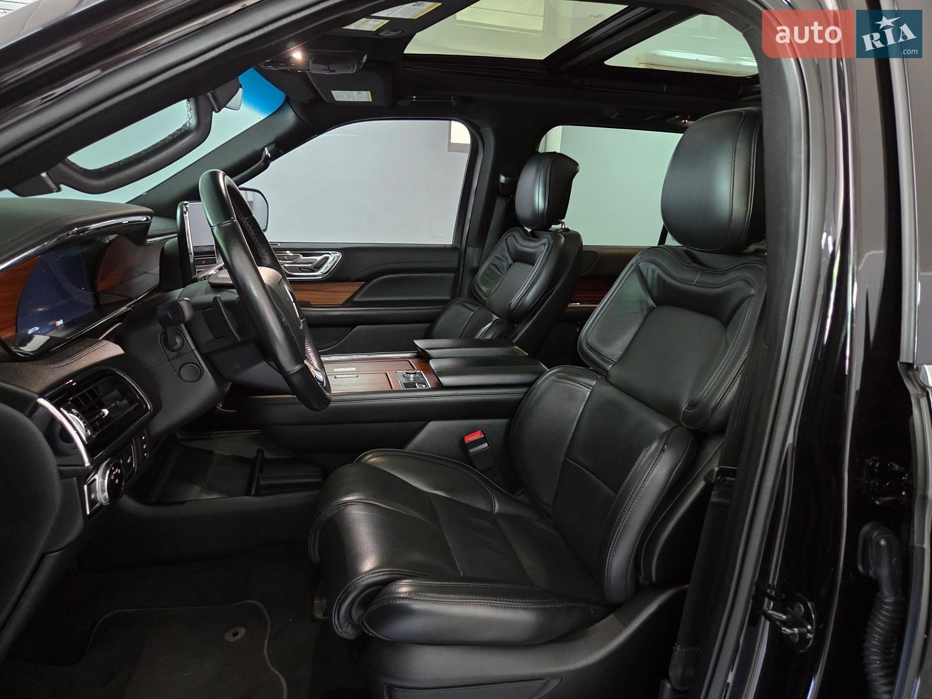 Lincoln Navigator 2019 VIN 5LMJJ2HT3KEL14607 фото оголошення 7 з 100