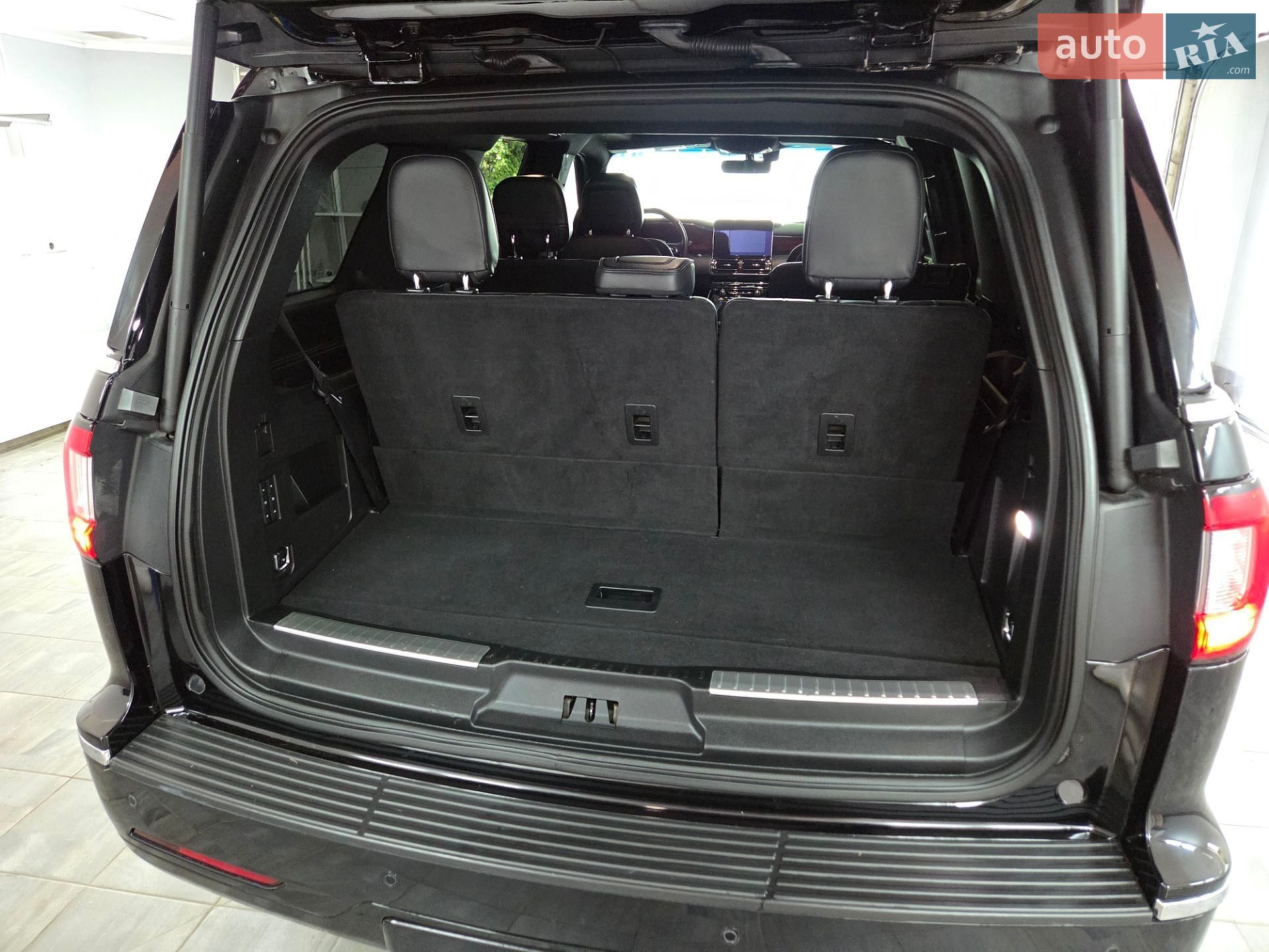 Lincoln Navigator 2019 VIN 5LMJJ2HT3KEL14607 фото оголошення 11 з 100