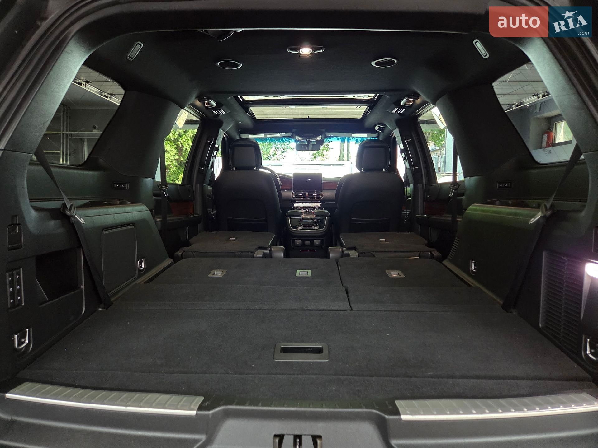 Lincoln Navigator 2019 VIN 5LMJJ2HT3KEL14607 фото оголошення 16 з 100