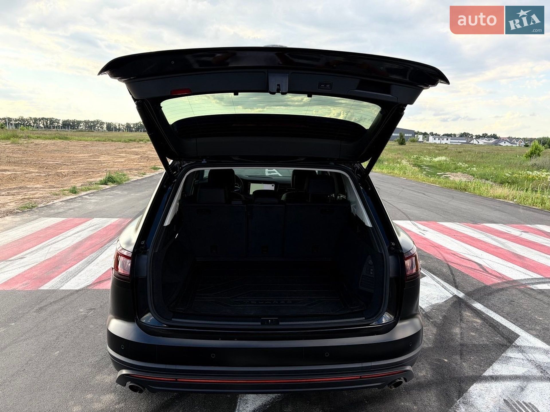 Volkswagen Touareg 2024 VIN WVGZZZCR7SD001262 фото оголошення 19 з 30