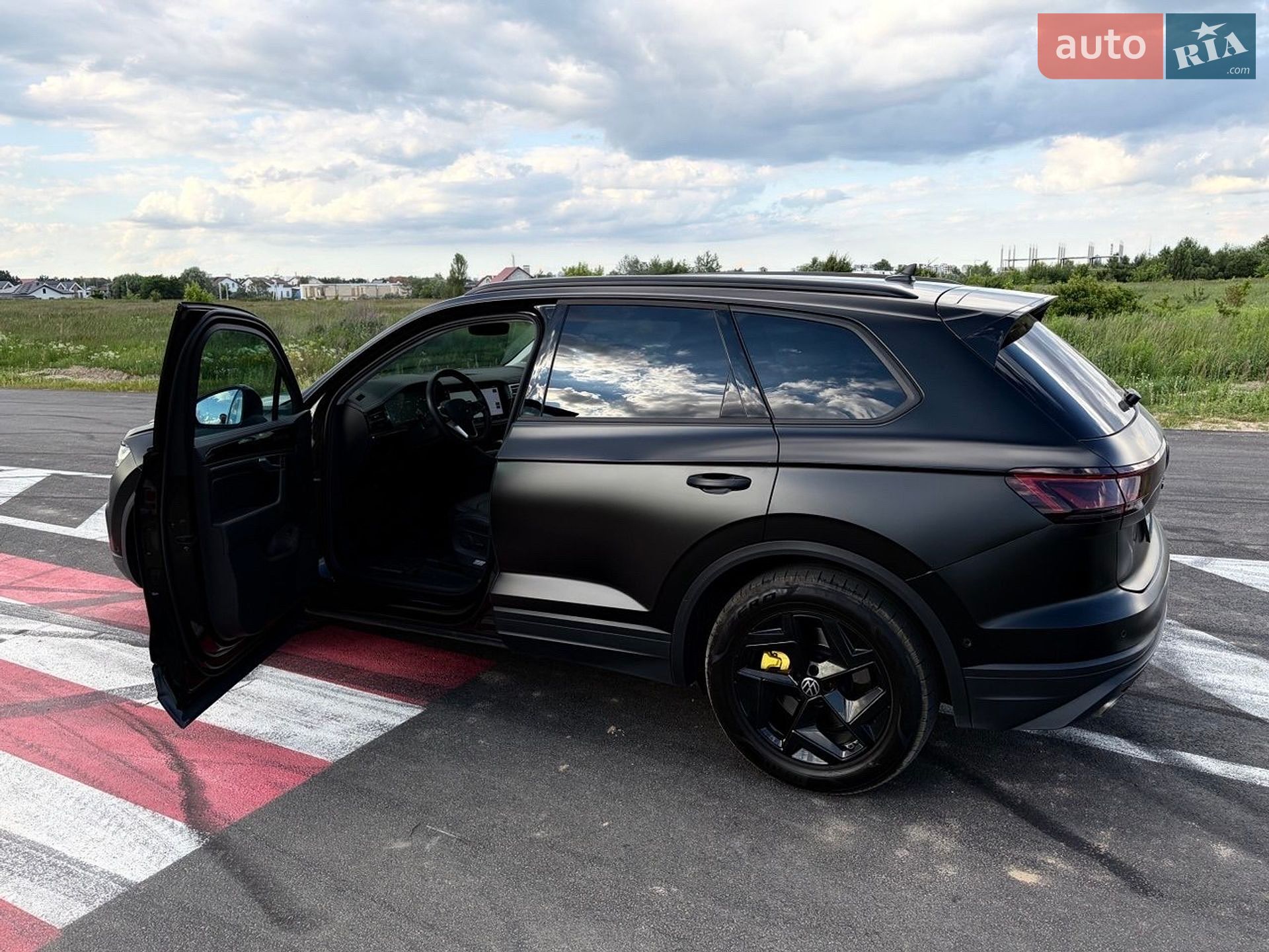 Volkswagen Touareg 2024 VIN WVGZZZCR7SD001262 фото оголошення 20 з 30