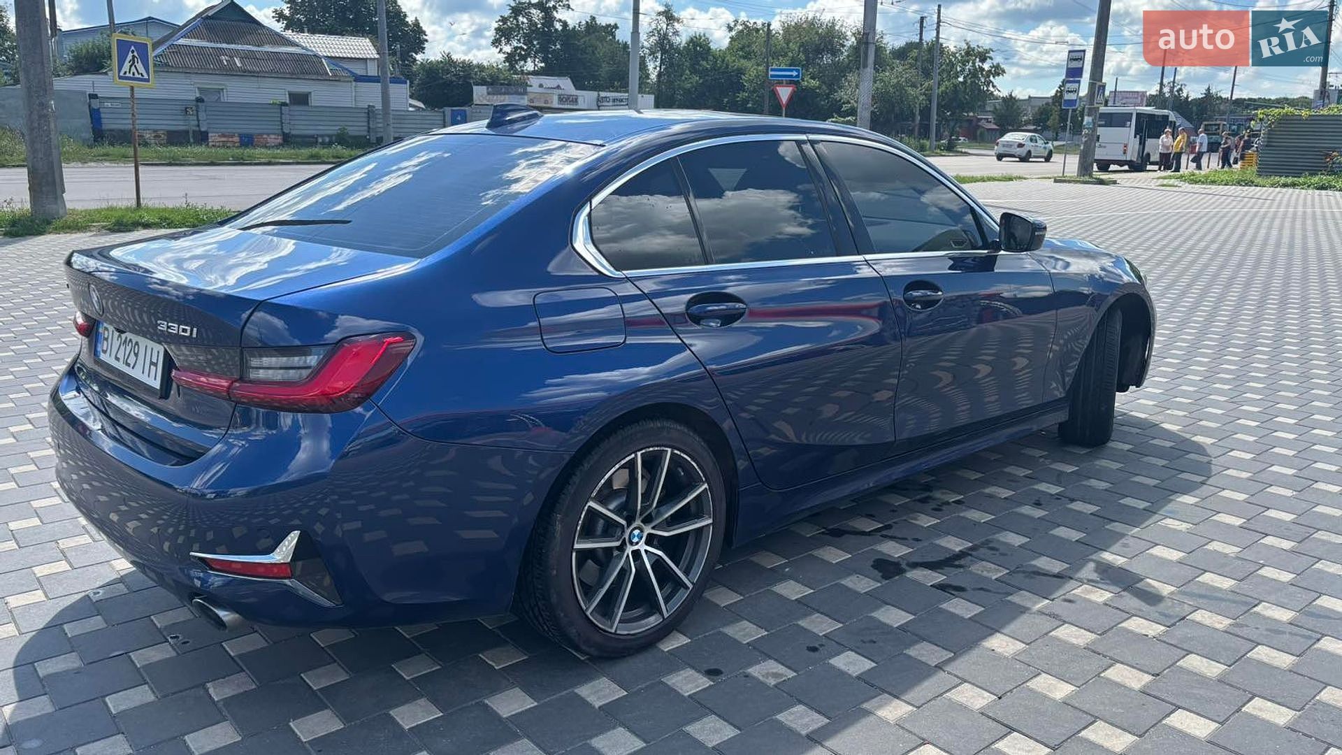 BMW 3 Series 2019 VIN WBA5R7C52KAJ83780 фото оголошення 3 з 17