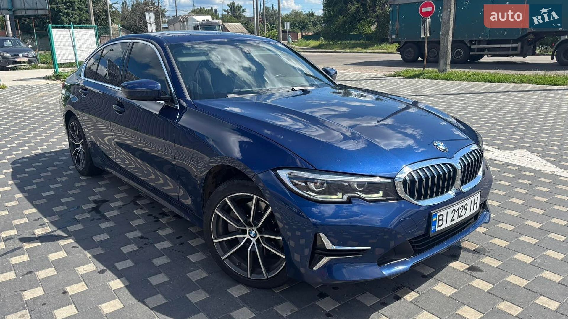 BMW 3 Series 2019 VIN WBA5R7C52KAJ83780 фото оголошення 2 з 17