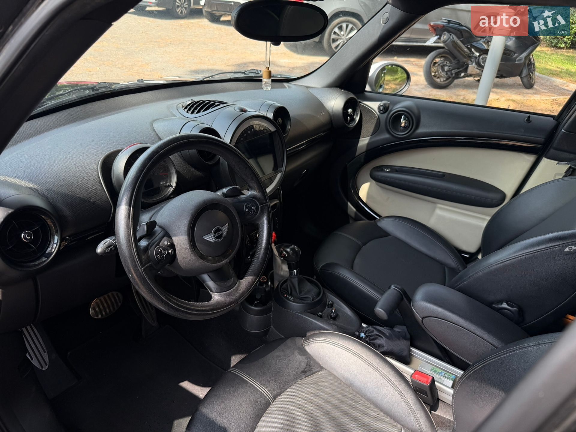 Mini Cooper 2016 VIN WMWZC3C57GWT09380 фото оголошення 11 з 22
