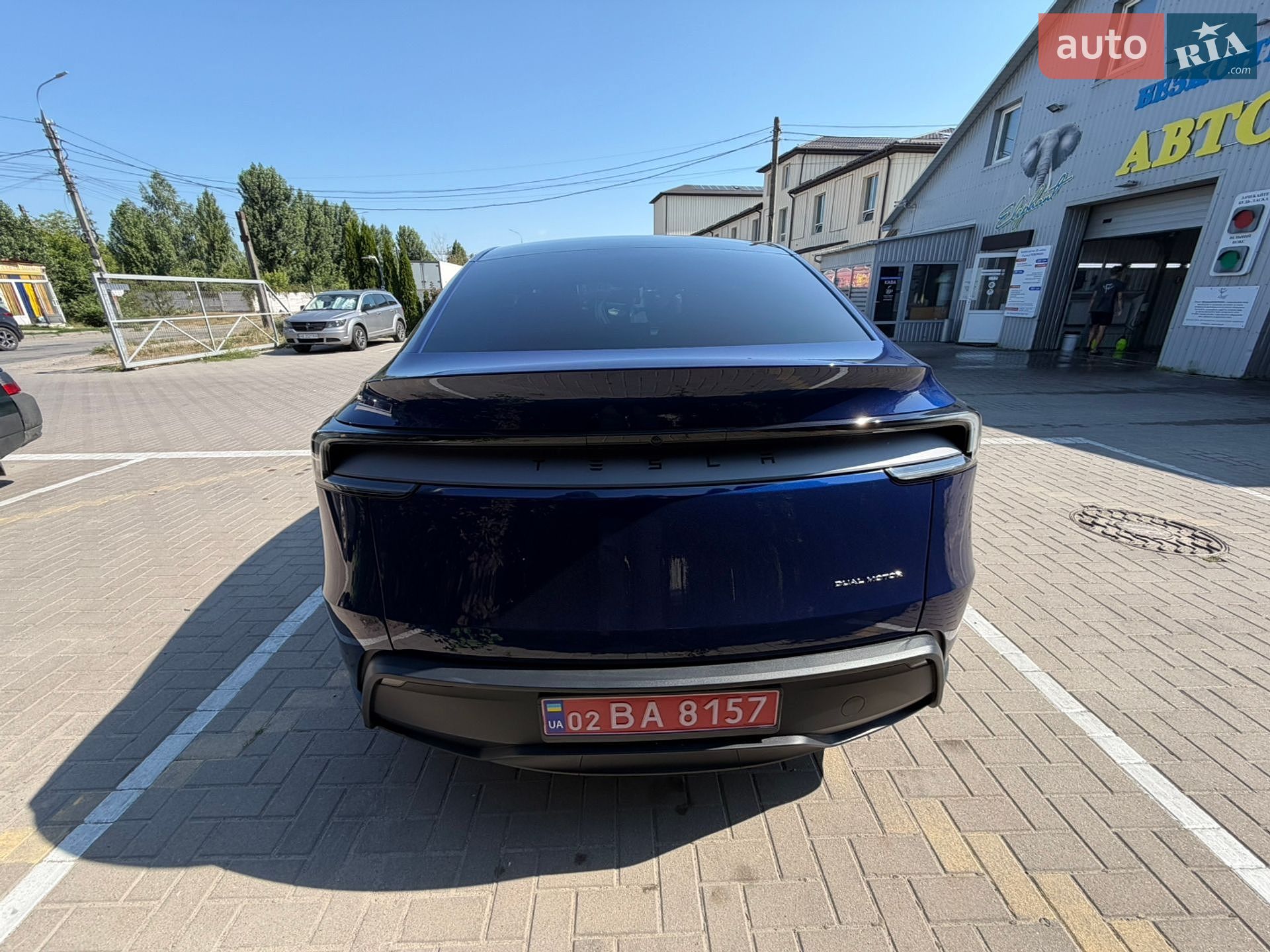 Tesla Model Y 2025 VIN 7SAYGDEE4TF453881 фото оголошення 8 з 17