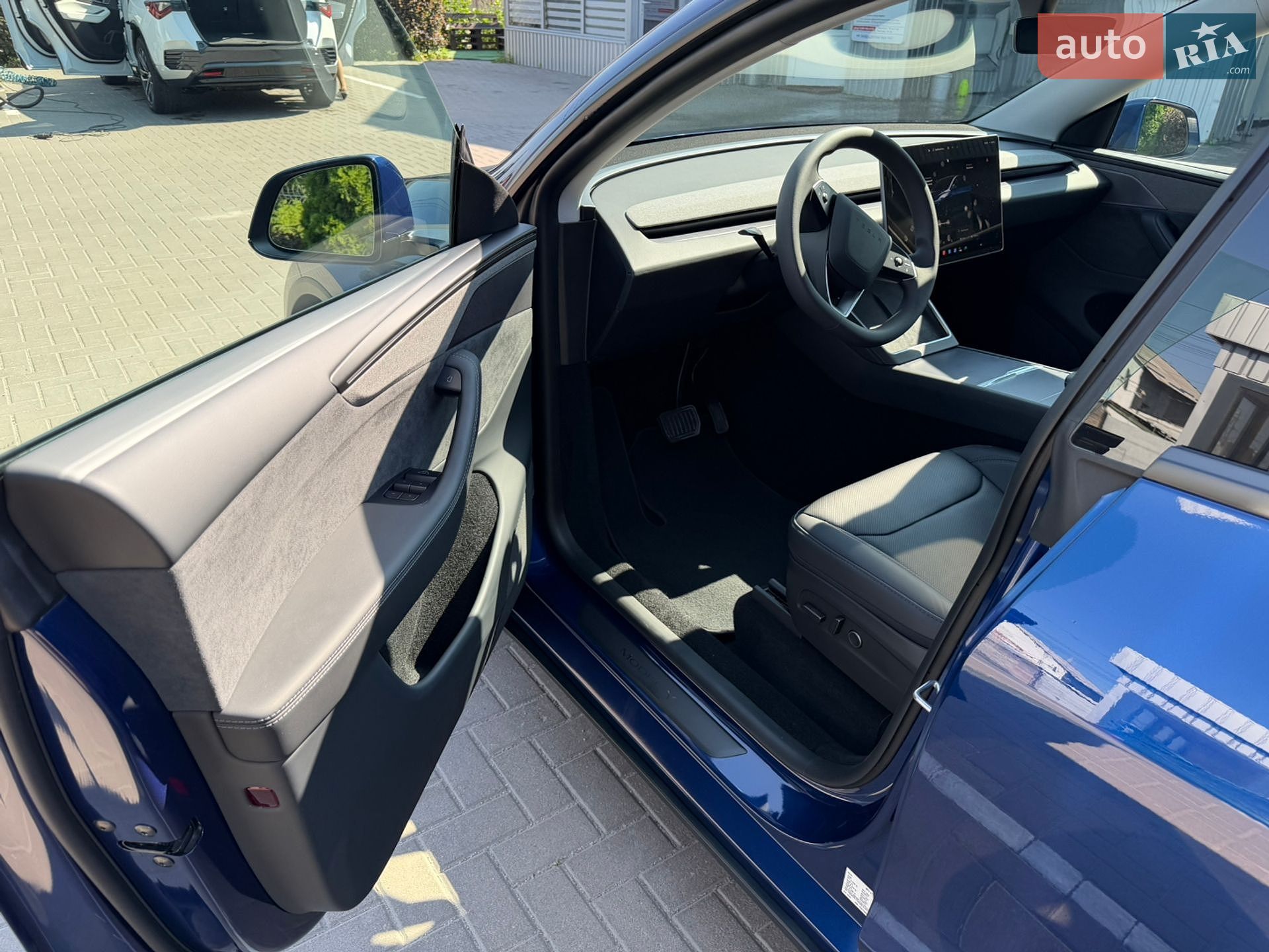 Tesla Model Y 2025 VIN 7SAYGDEE4TF453881 фото оголошення 10 з 17