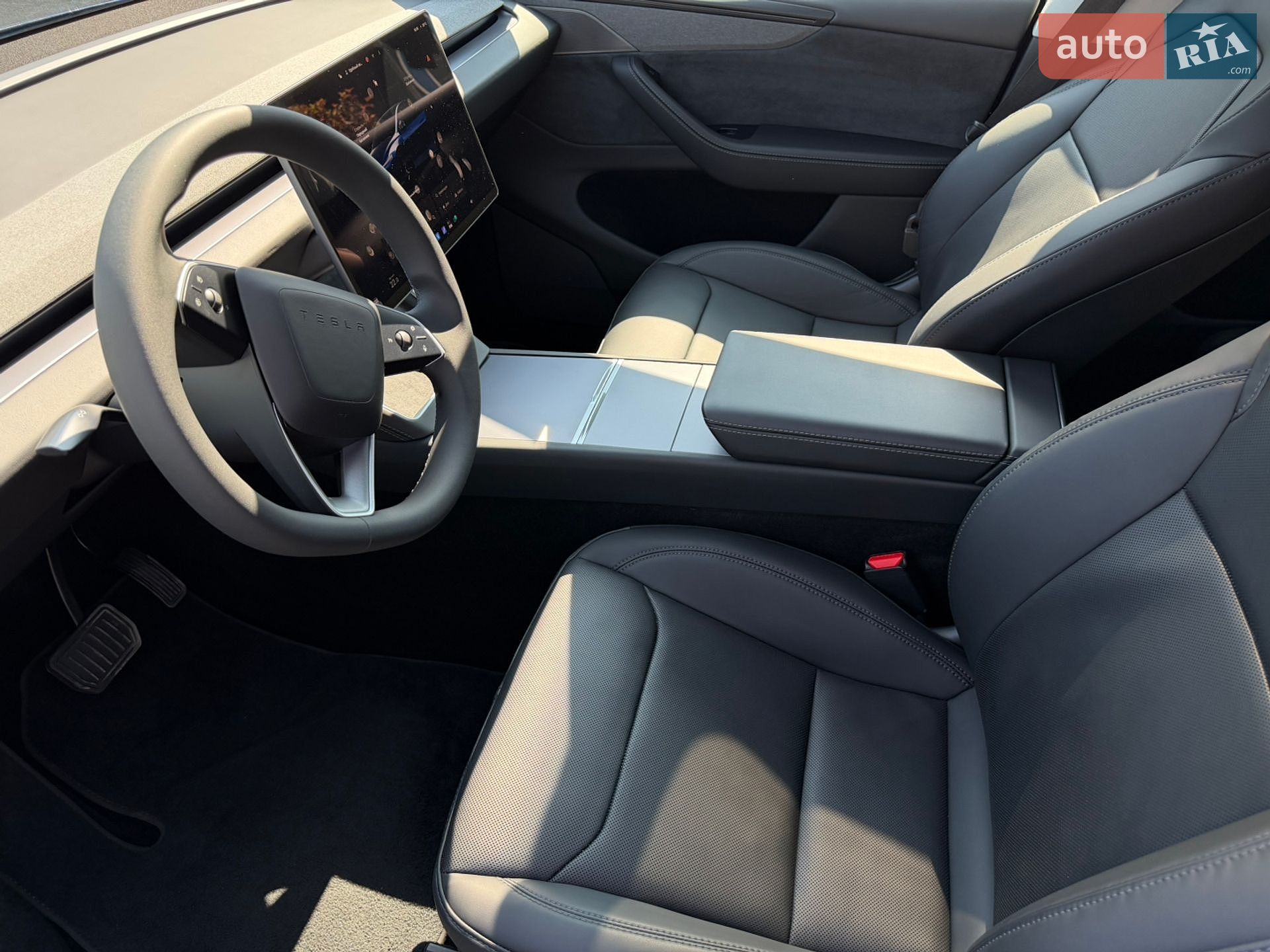 Tesla Model Y 2025 VIN 7SAYGDEE4TF453881 фото оголошення 11 з 17
