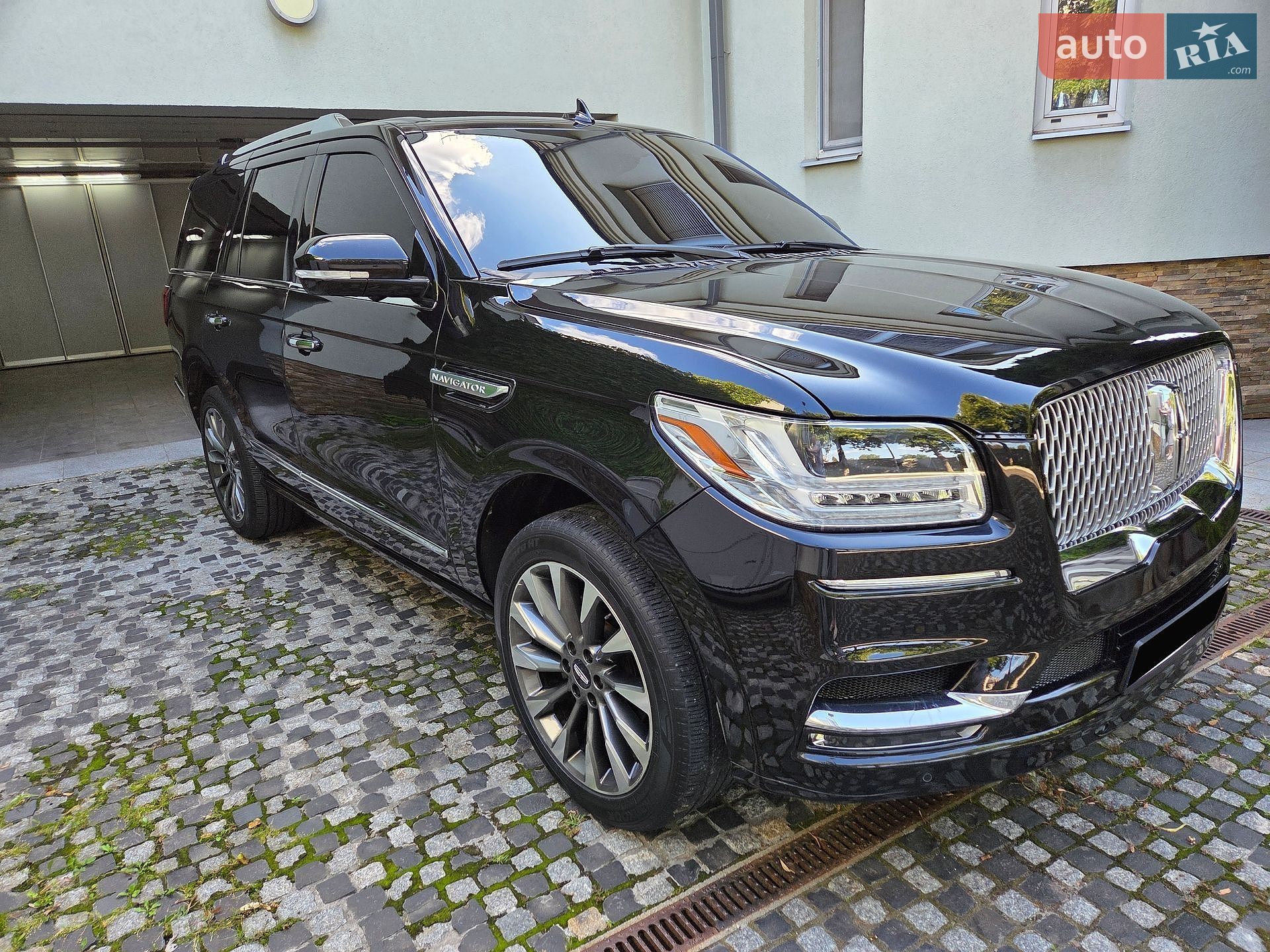 Lincoln Navigator 2019 VIN 5LMJJ2HT3KEL14607 фото оголошення 23 з 100