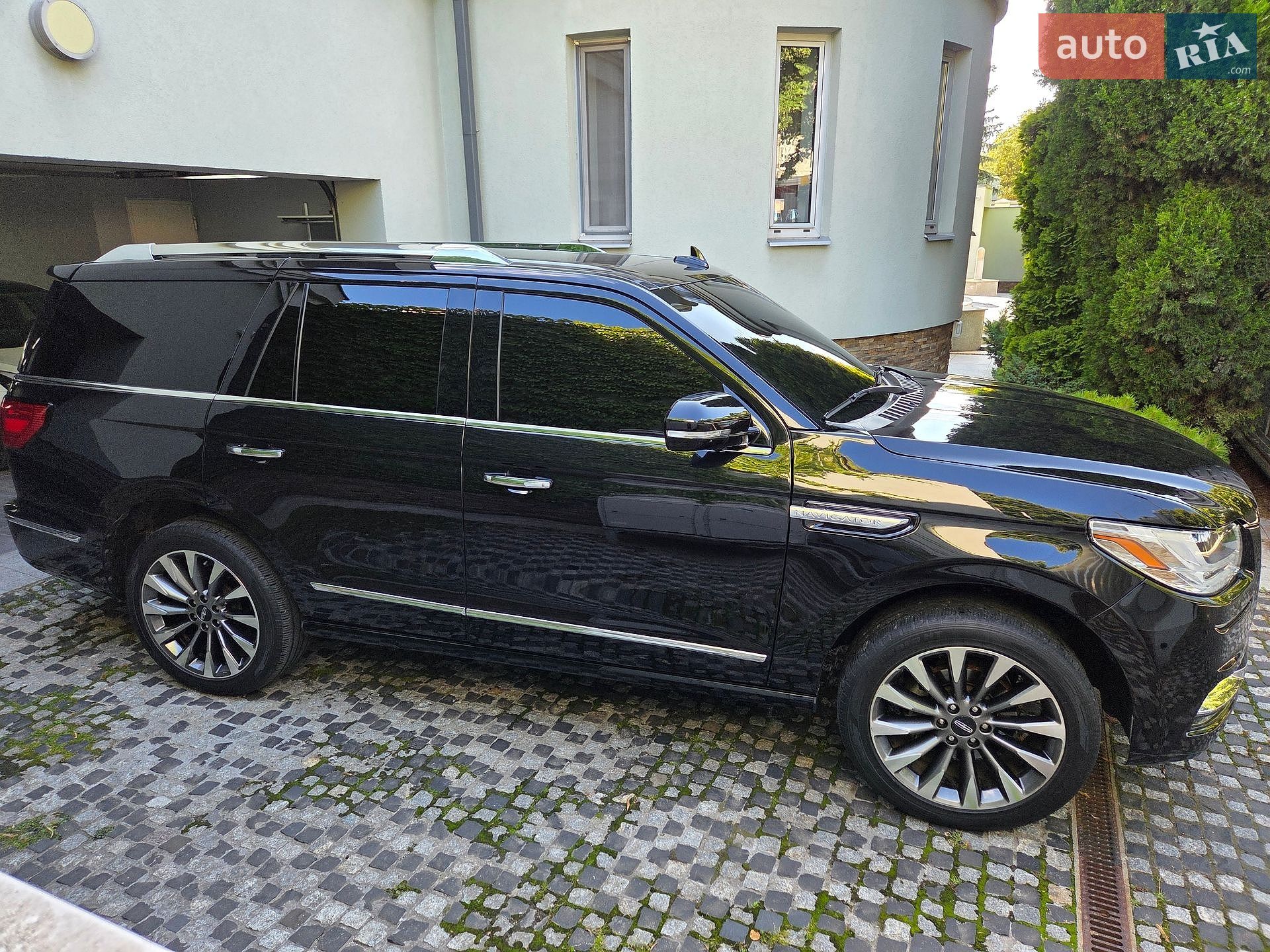 Lincoln Navigator 2019 VIN 5LMJJ2HT3KEL14607 фото оголошення 24 з 100