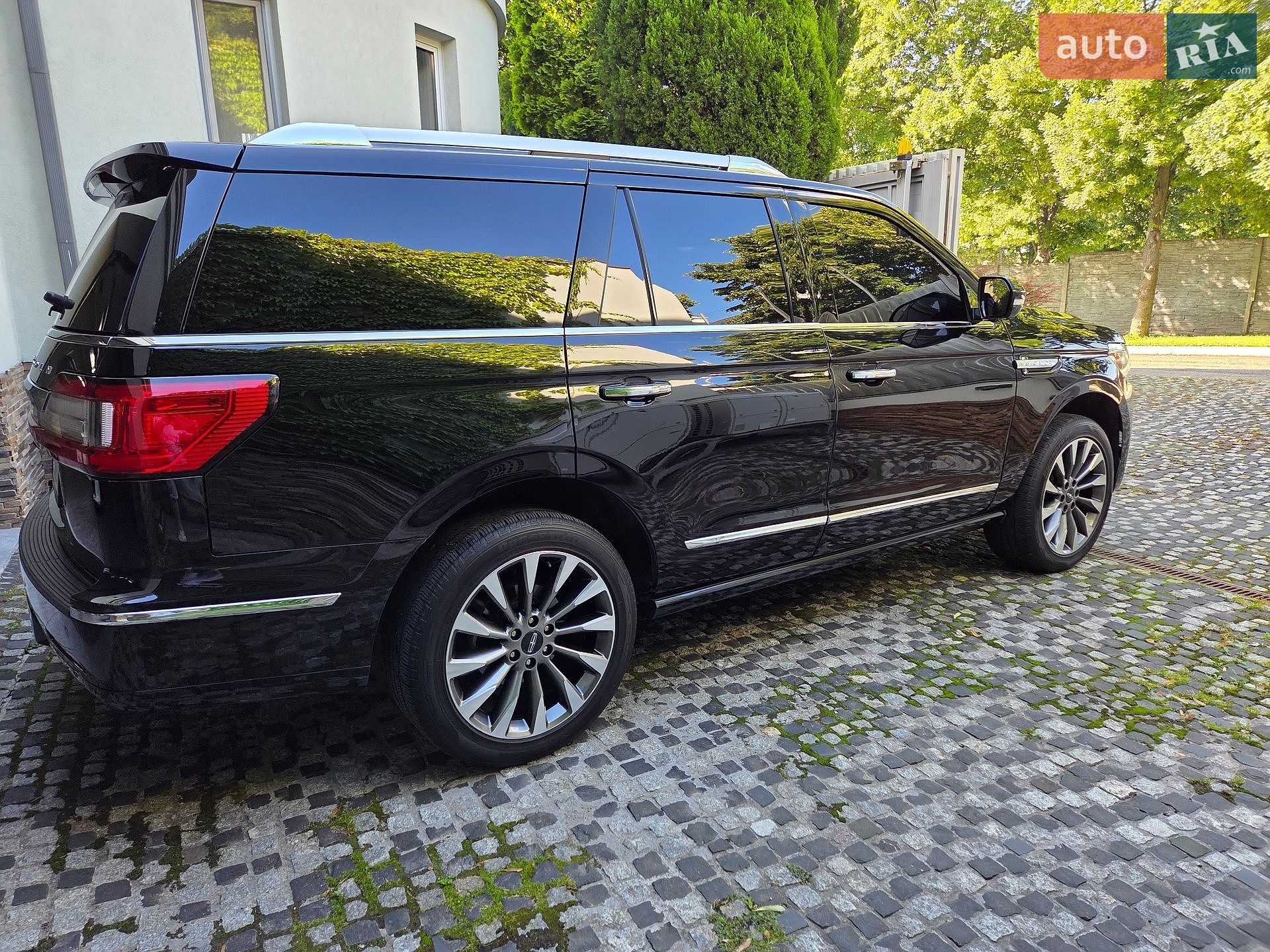Lincoln Navigator 2019 VIN 5LMJJ2HT3KEL14607 фото оголошення 25 з 100