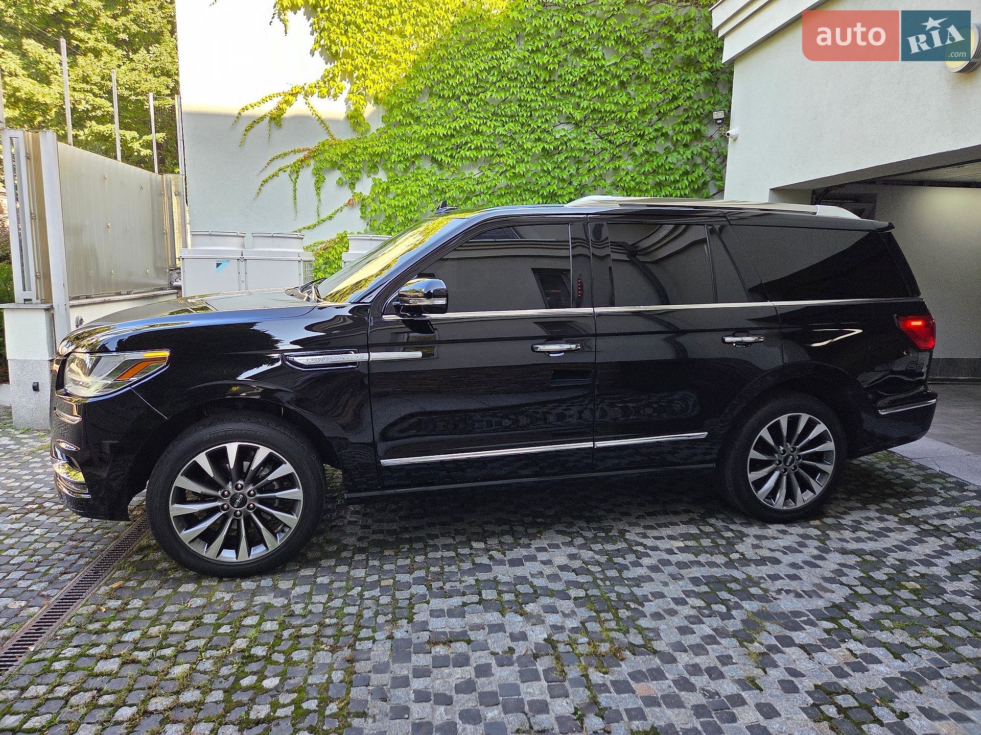 Lincoln Navigator 2019 VIN 5LMJJ2HT3KEL14607 фото оголошення 29 з 100