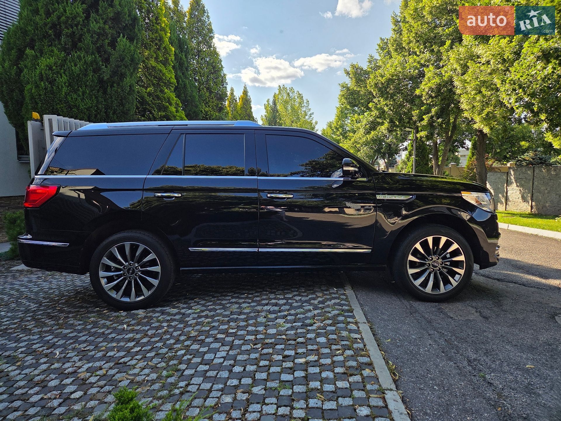 Lincoln Navigator 2019 VIN 5LMJJ2HT3KEL14607 фото оголошення 30 з 100