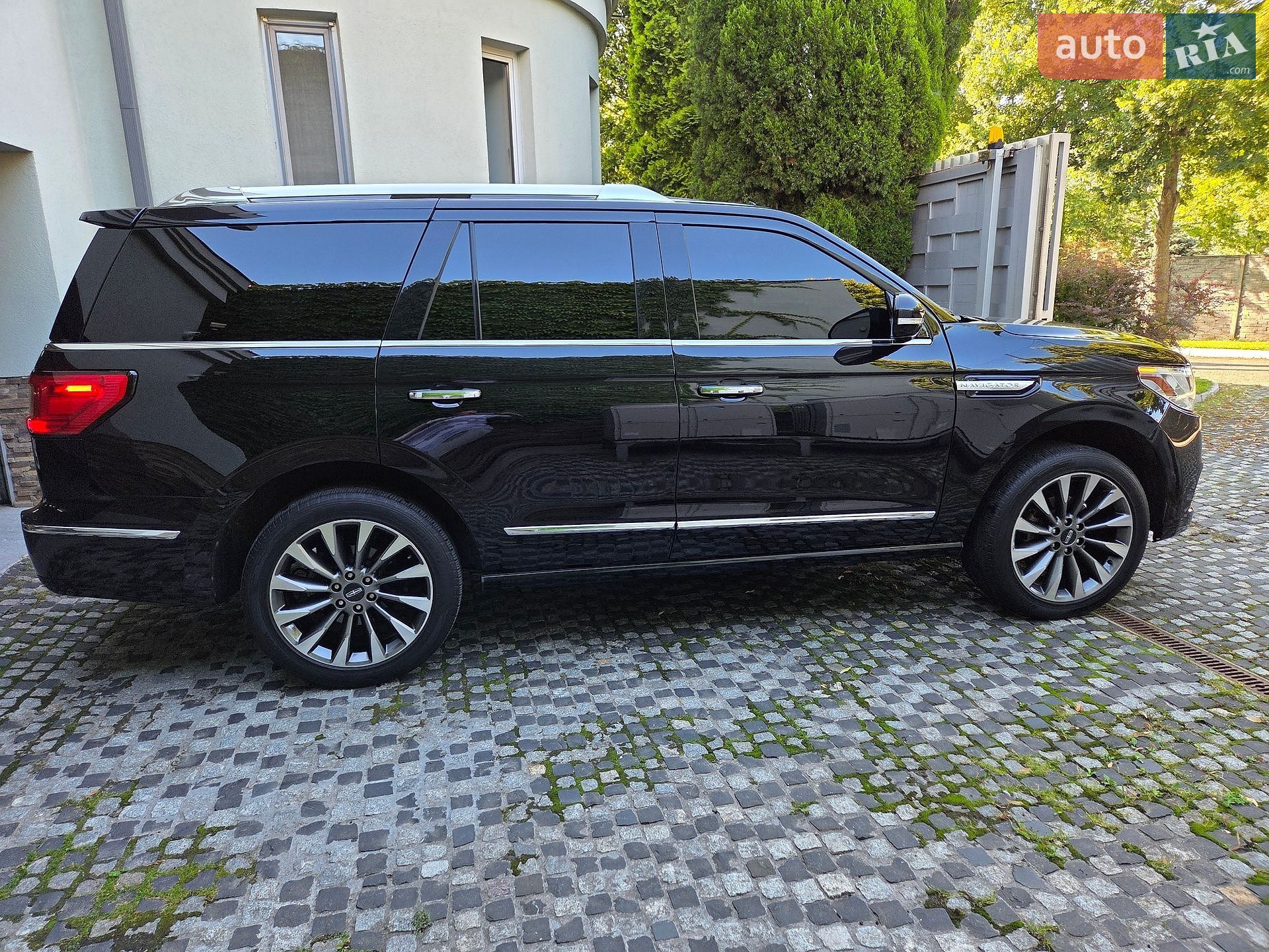 Lincoln Navigator 2019 VIN 5LMJJ2HT3KEL14607 фото оголошення 37 з 100