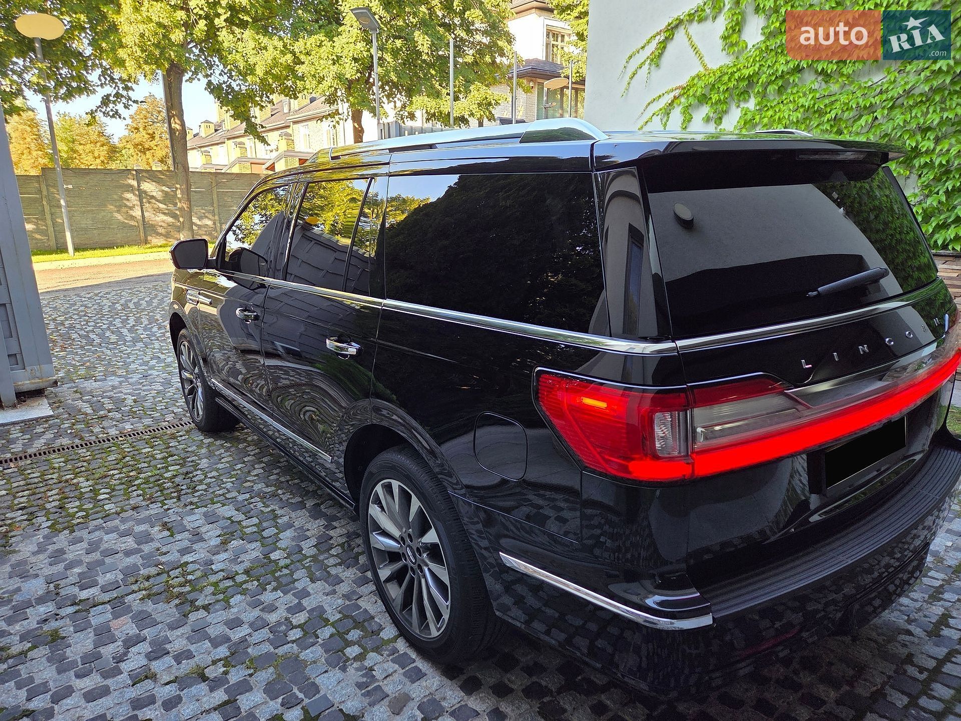 Lincoln Navigator 2019 VIN 5LMJJ2HT3KEL14607 фото оголошення 41 з 100