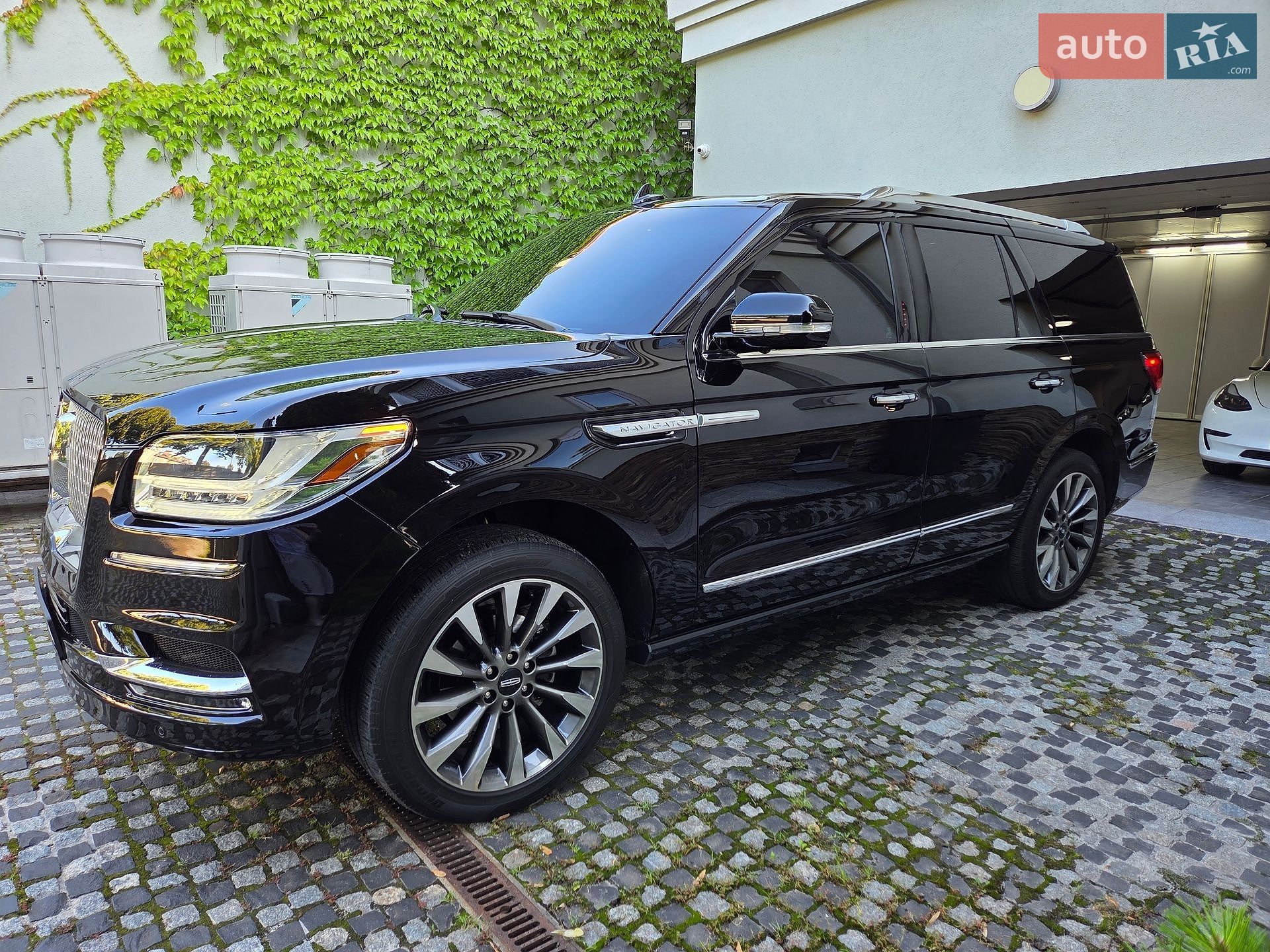 Lincoln Navigator 2019 VIN 5LMJJ2HT3KEL14607 фото оголошення 43 з 100