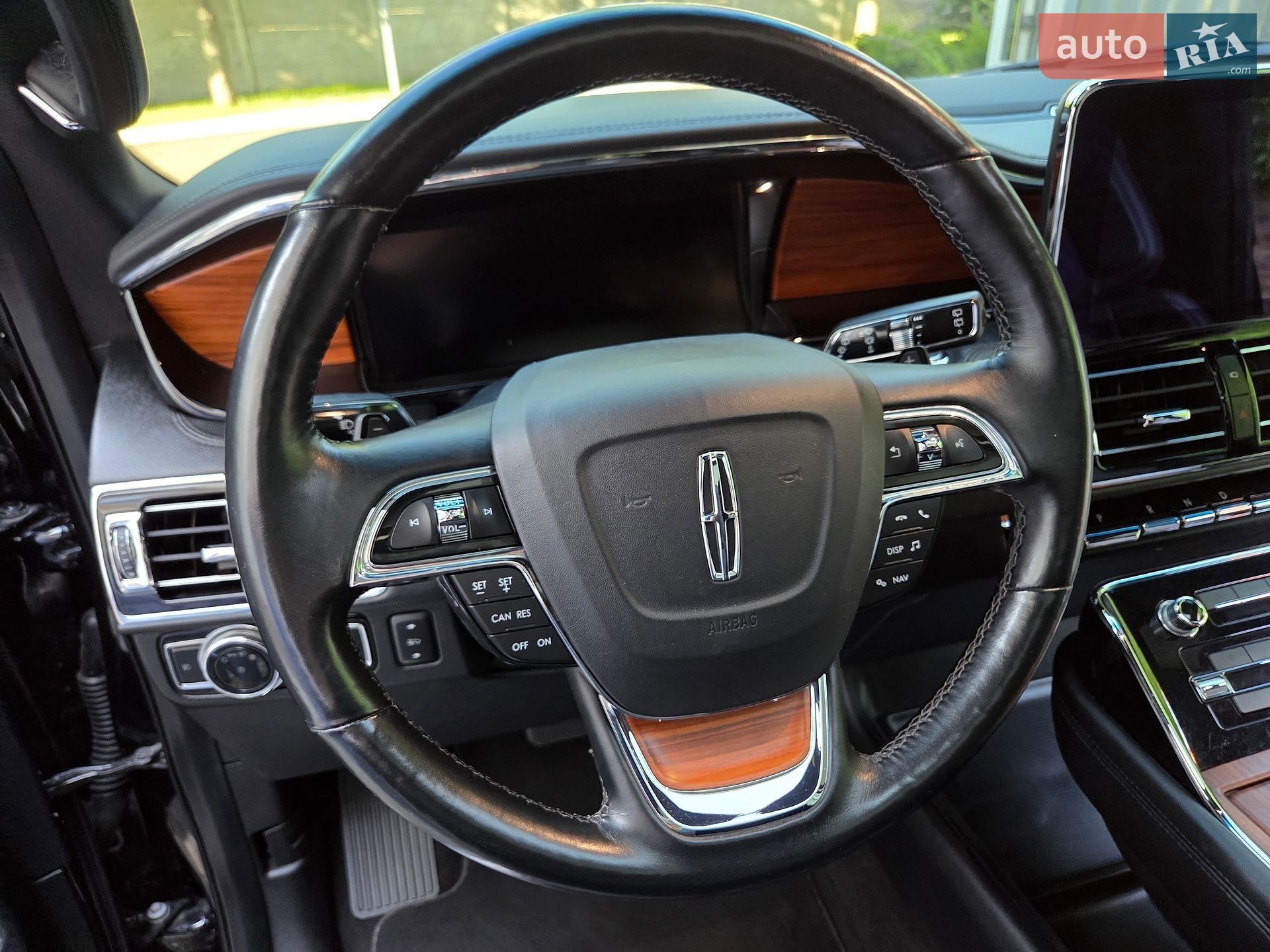 Lincoln Navigator 2019 VIN 5LMJJ2HT3KEL14607 фото оголошення 51 з 100