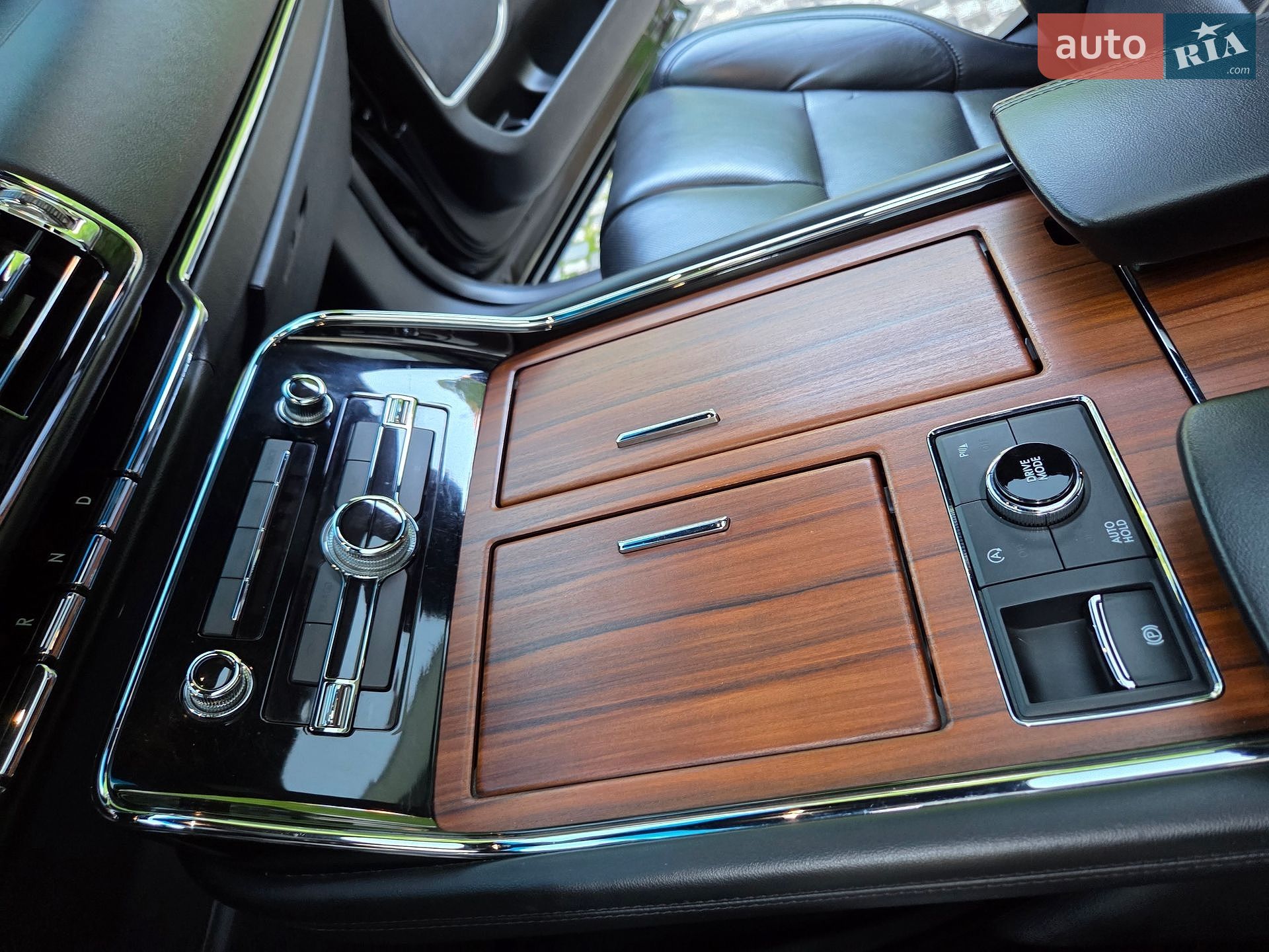 Lincoln Navigator 2019 VIN 5LMJJ2HT3KEL14607 фото оголошення 54 з 100