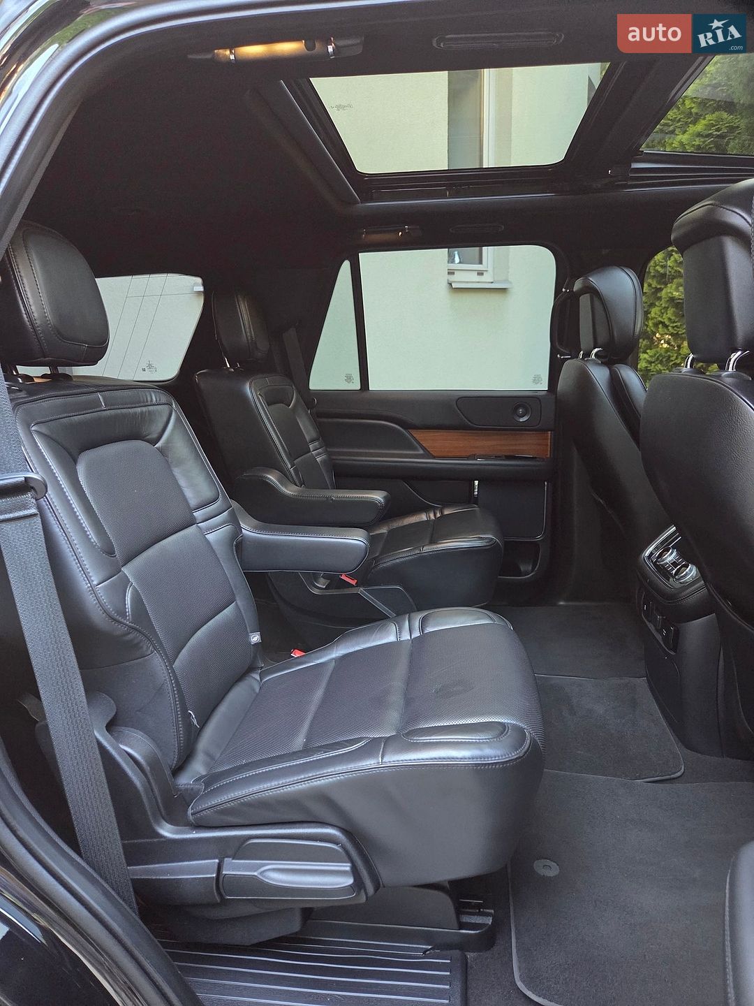 Lincoln Navigator 2019 VIN 5LMJJ2HT3KEL14607 фото оголошення 60 з 100
