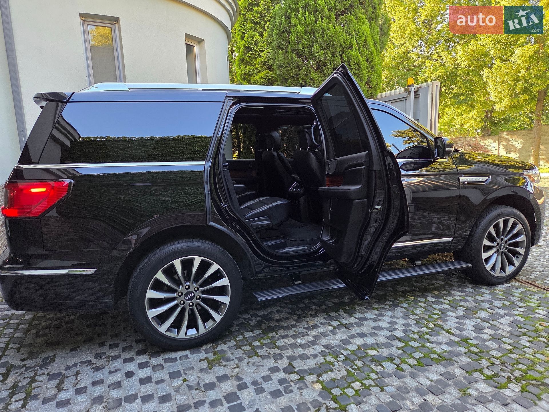 Lincoln Navigator 2019 VIN 5LMJJ2HT3KEL14607 фото оголошення 61 з 100