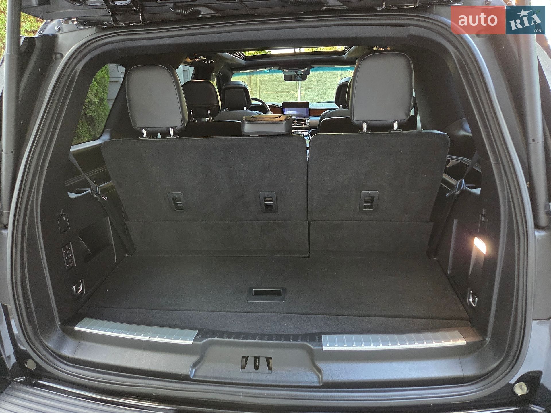 Lincoln Navigator 2019 VIN 5LMJJ2HT3KEL14607 фото оголошення 65 з 100