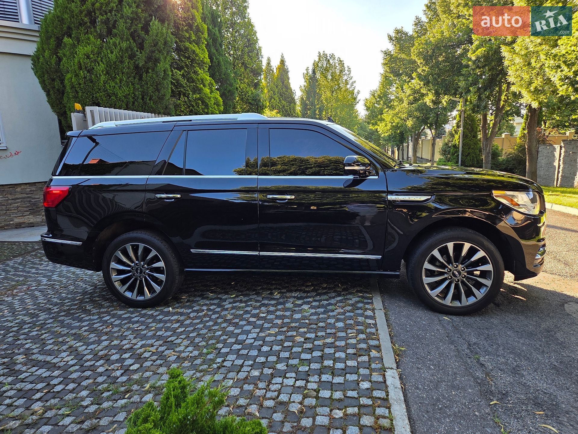 Lincoln Navigator 2019 VIN 5LMJJ2HT3KEL14607 фото оголошення 87 з 100